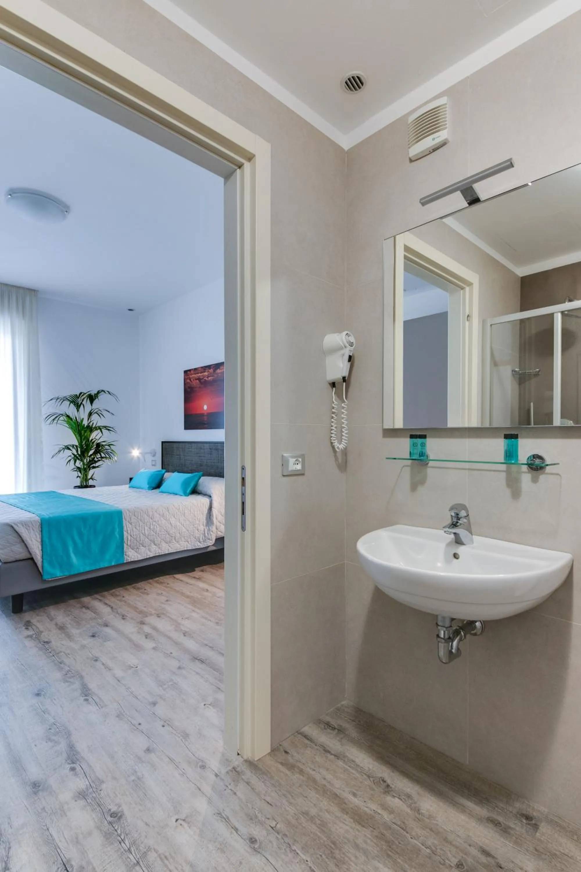 Bathroom, Bed in Elegance Suite Apartments - Siroli Collection