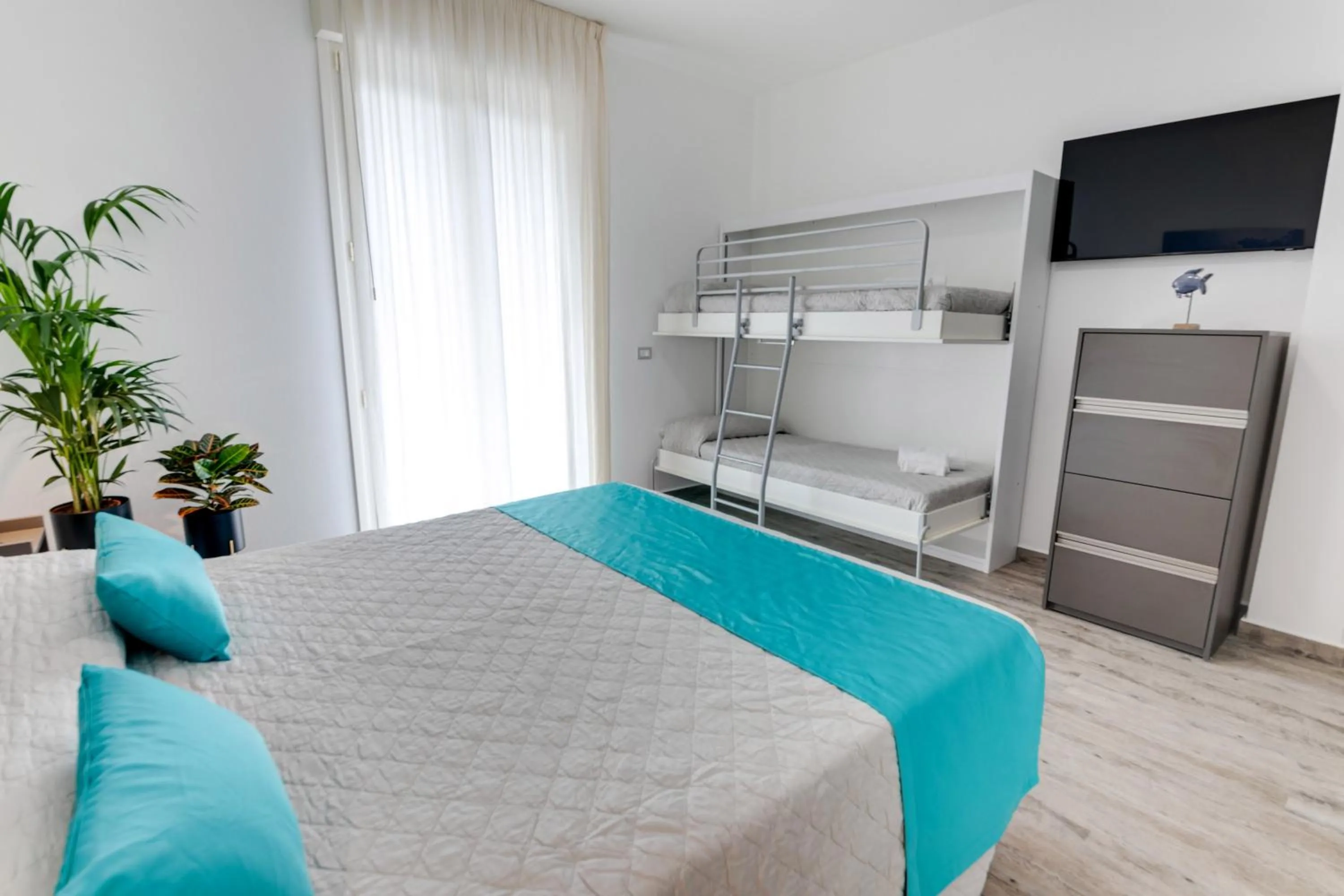 Photo of the whole room, Bed in Elegance Suite Apartments - Siroli Collection