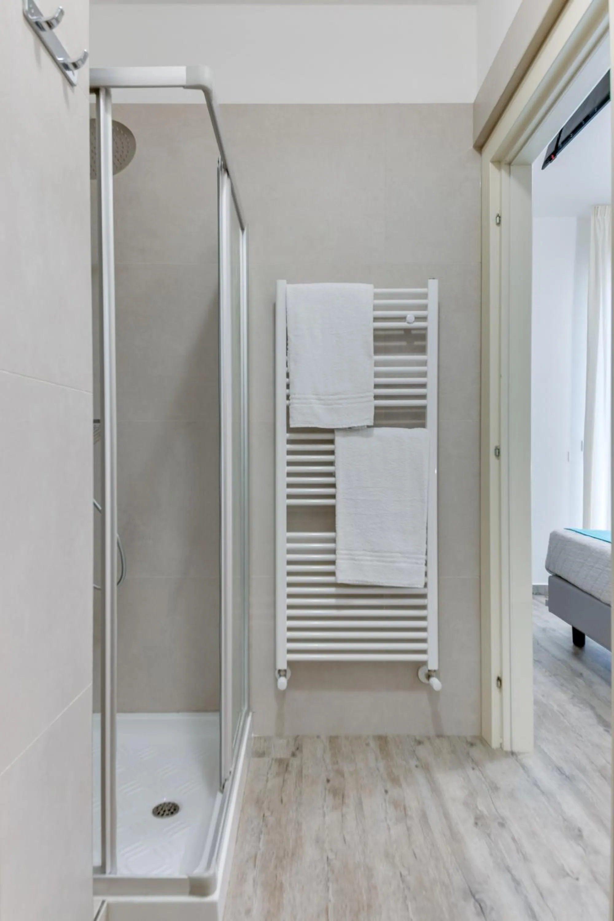 Shower in Elegance Suite Apartments - Siroli Collection