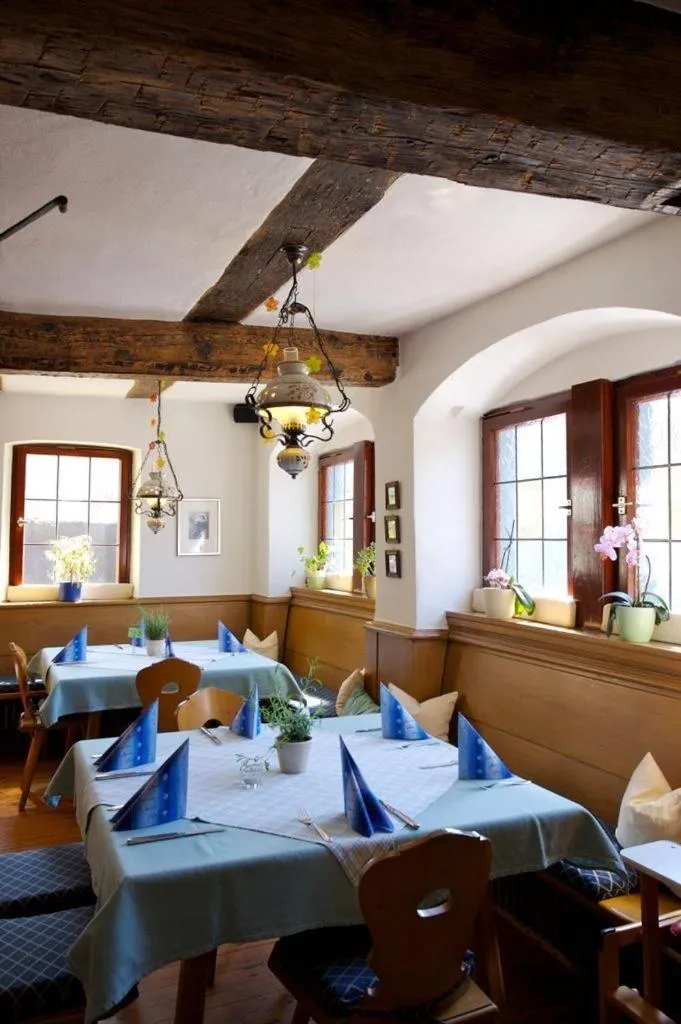 Restaurant/places to eat in Landhaus Zum Falken