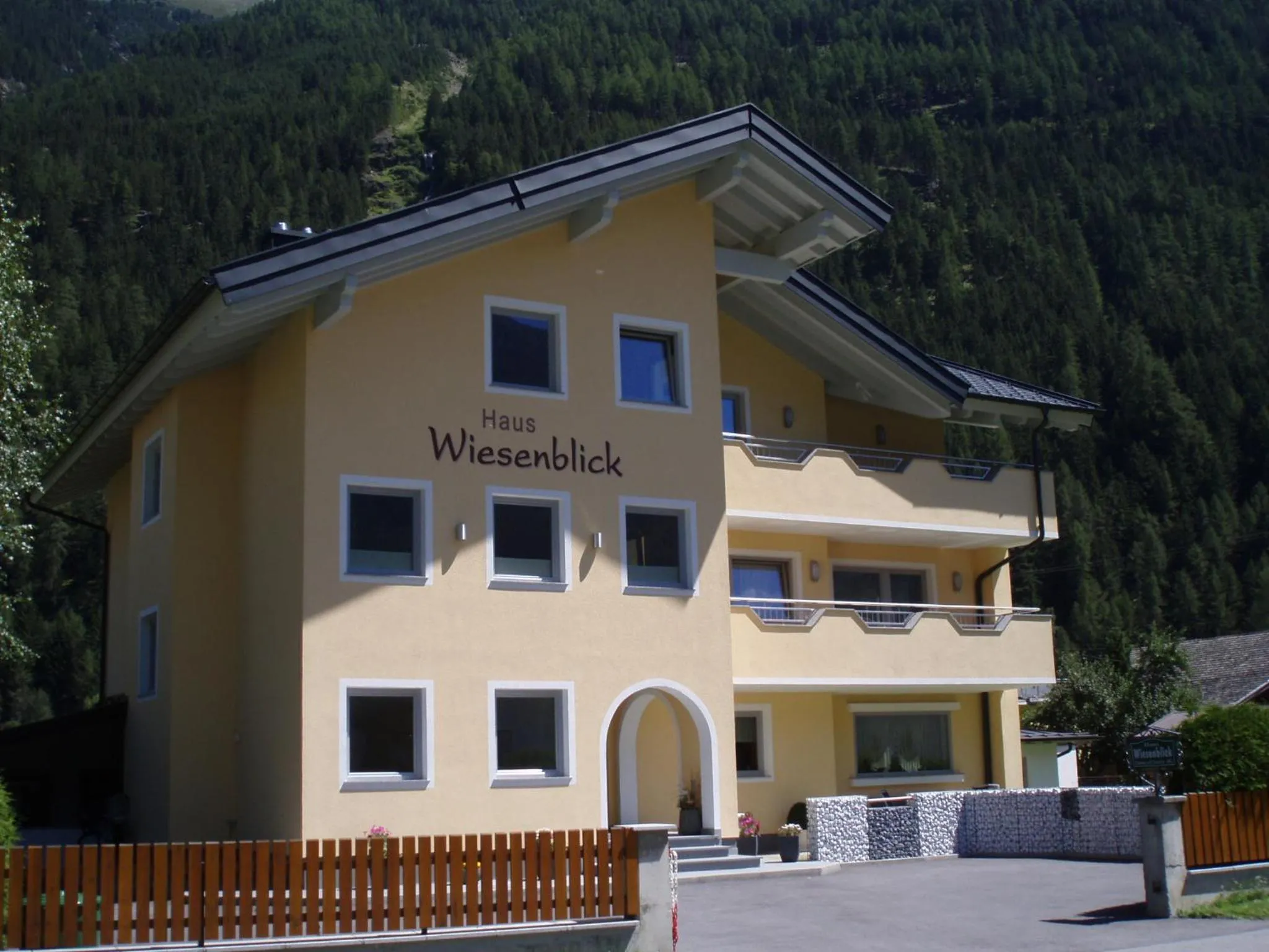 Facade/entrance in Haus Wiesenblick