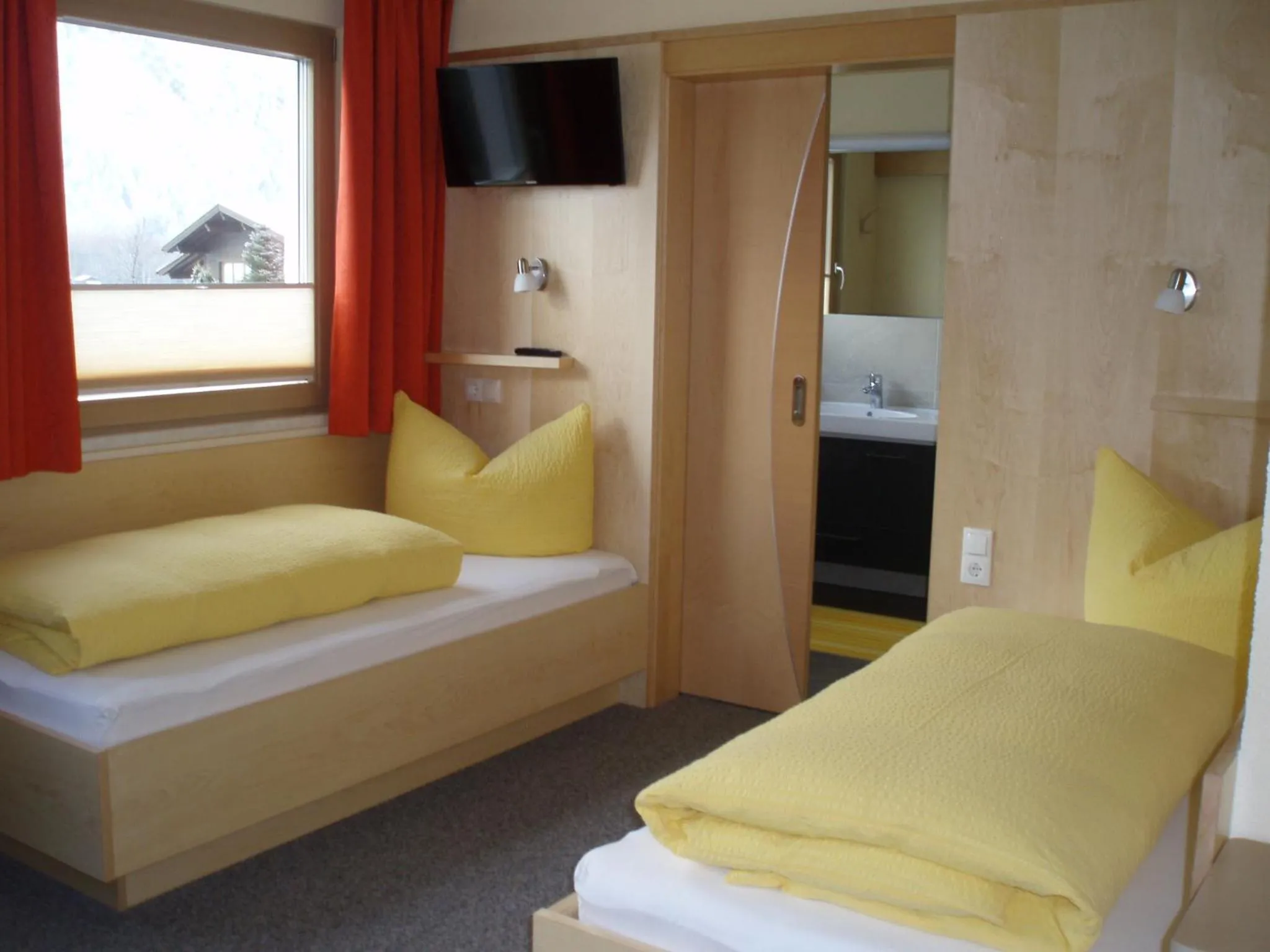 Photo of the whole room, Bed in Haus Wiesenblick