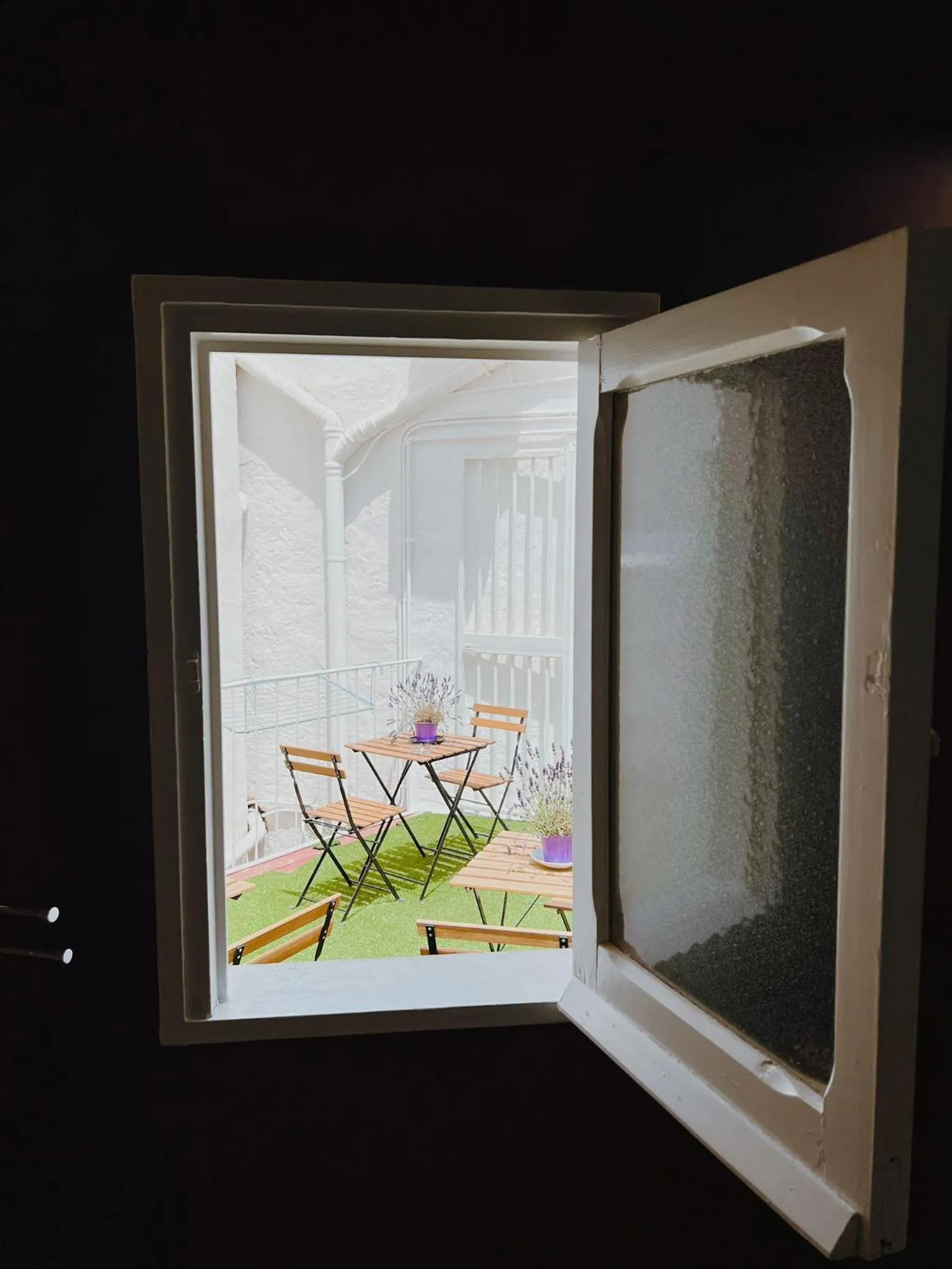 Inner courtyard view in DEAS B&B