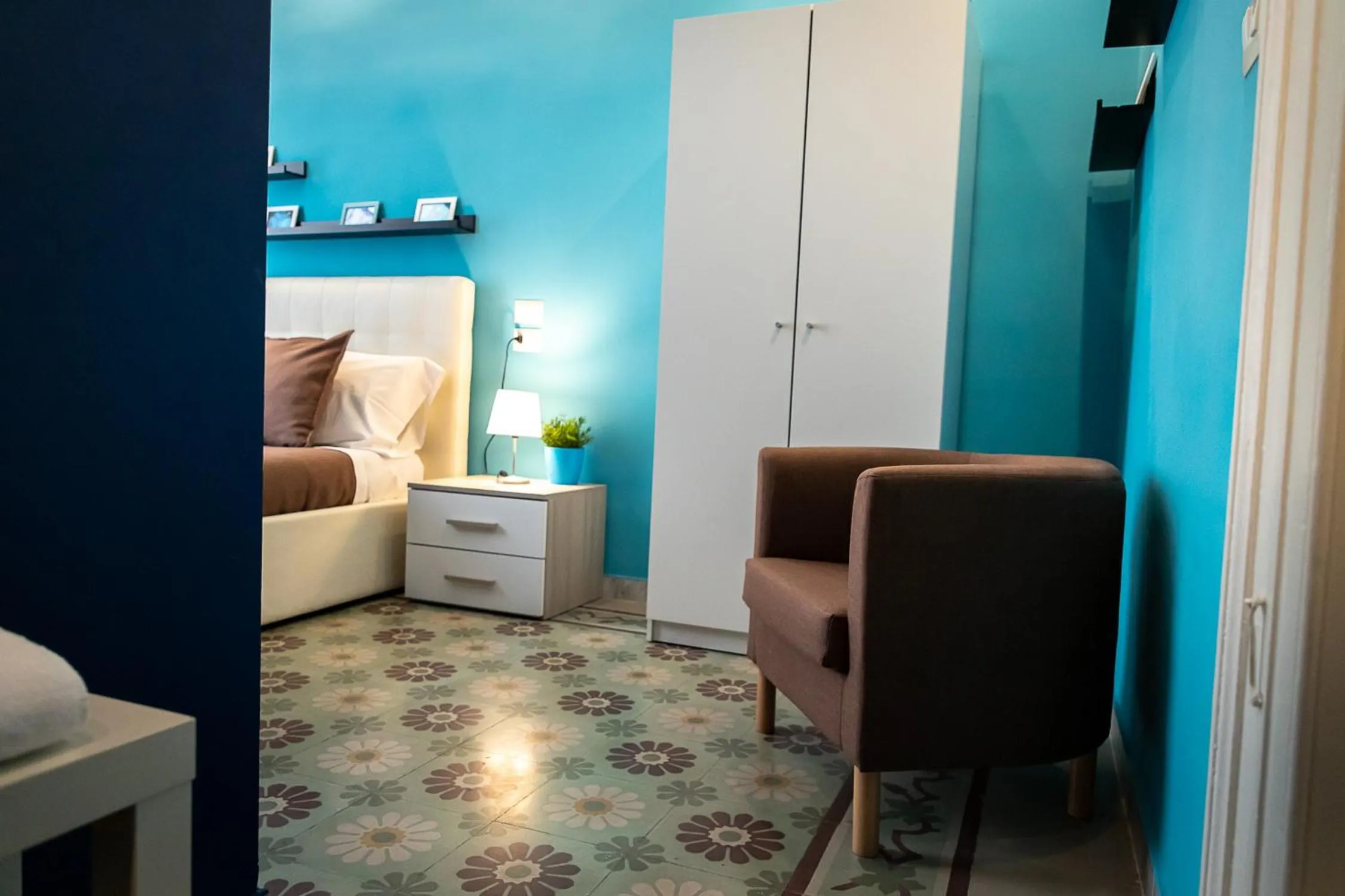 Photo of the whole room in DEAS B&B