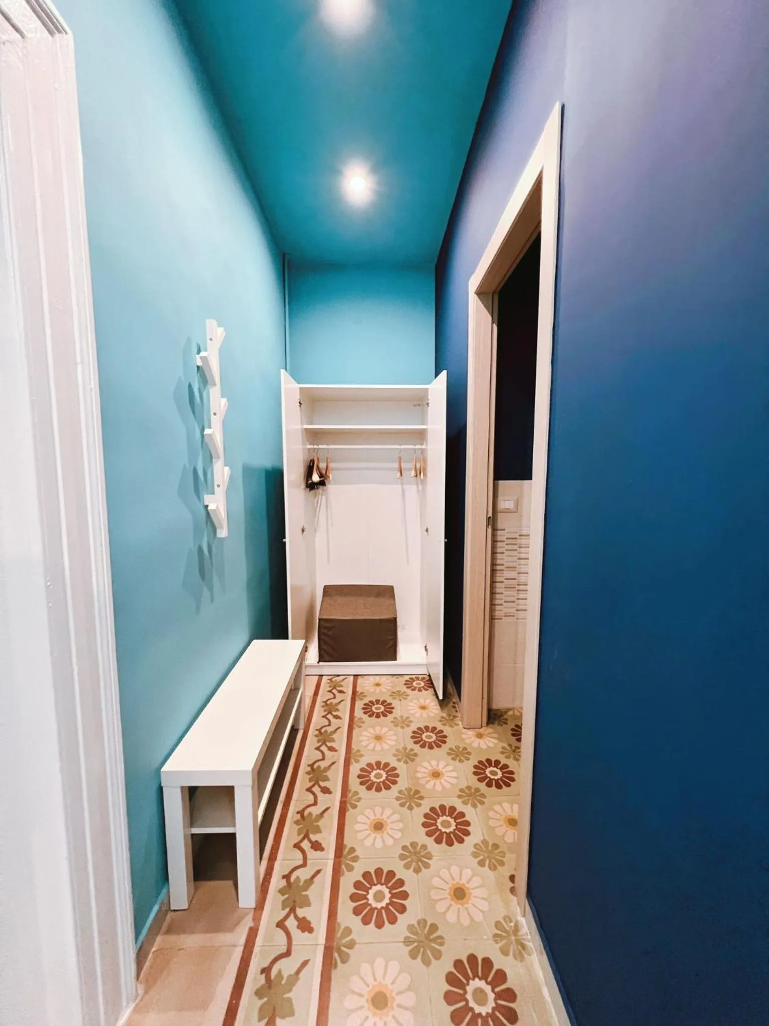 wardrobe, Bed in DEAS B&B