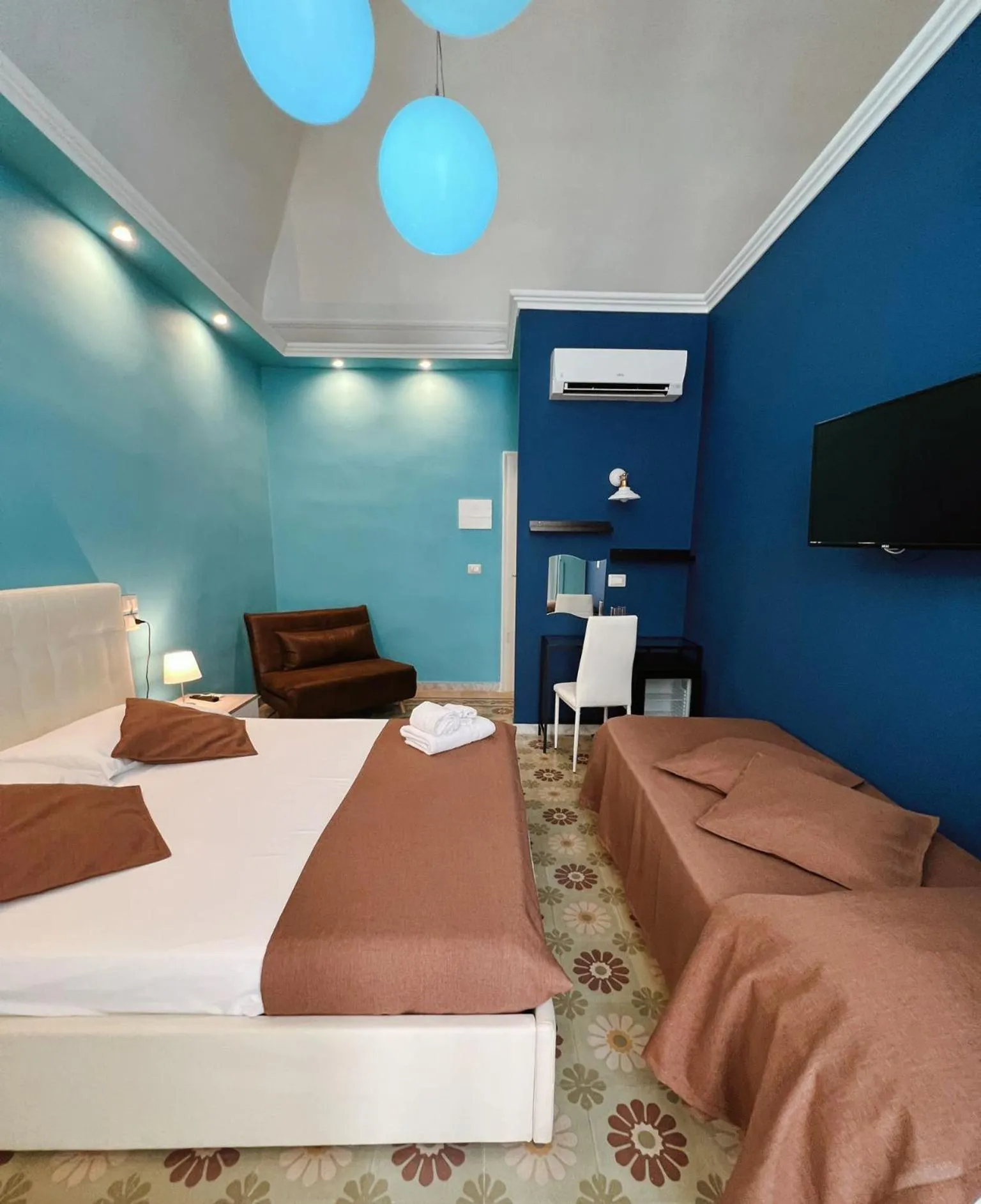 Photo of the whole room, Bed in DEAS B&B