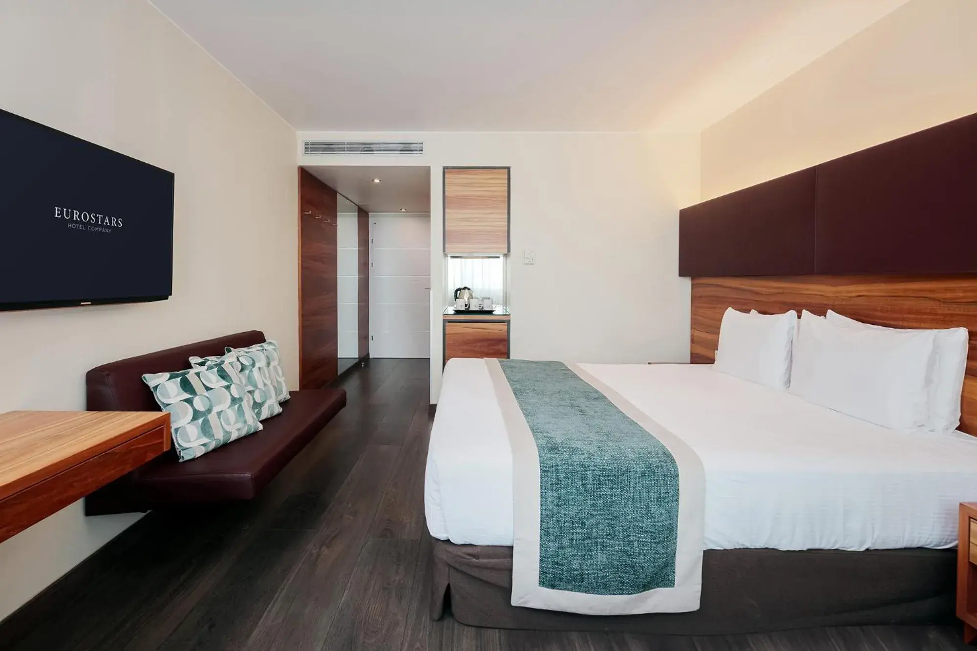 Bed in Eurostars Embassy Bed in Eurostars Embassy