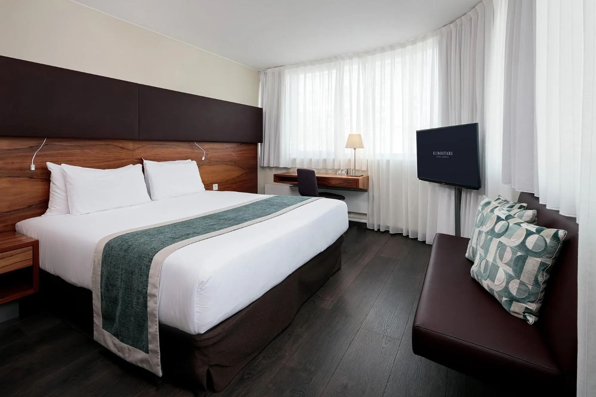 Bed in Eurostars Embassy