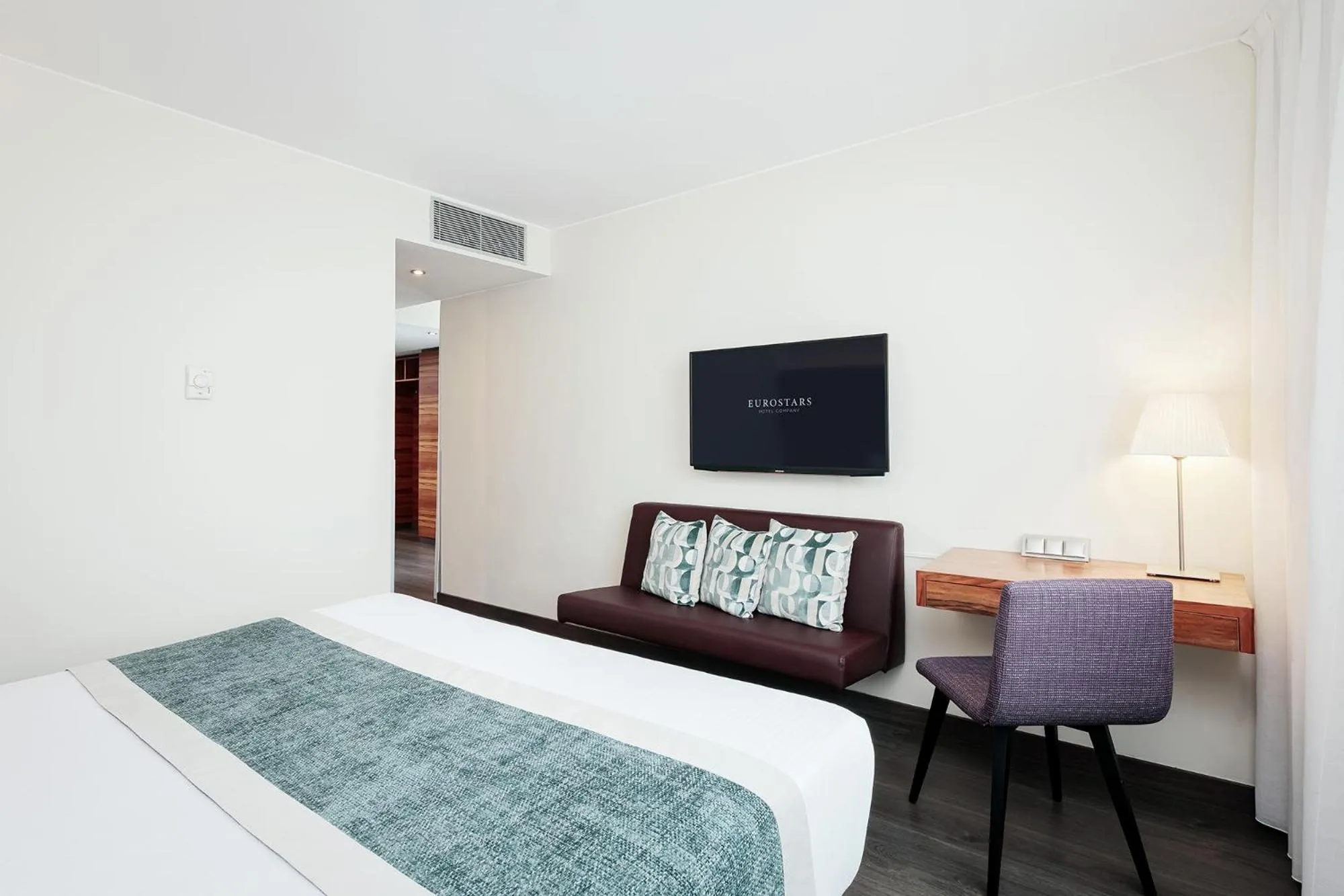 Bed in Eurostars Embassy