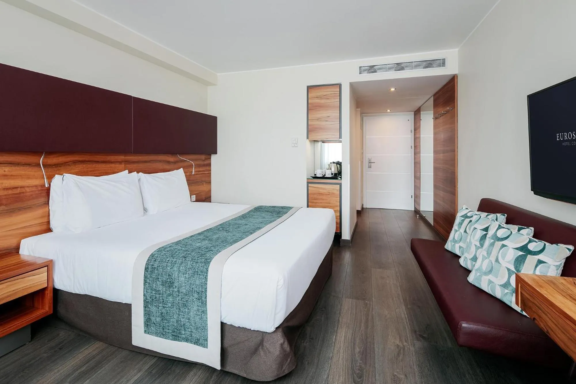 Bed in Eurostars Embassy