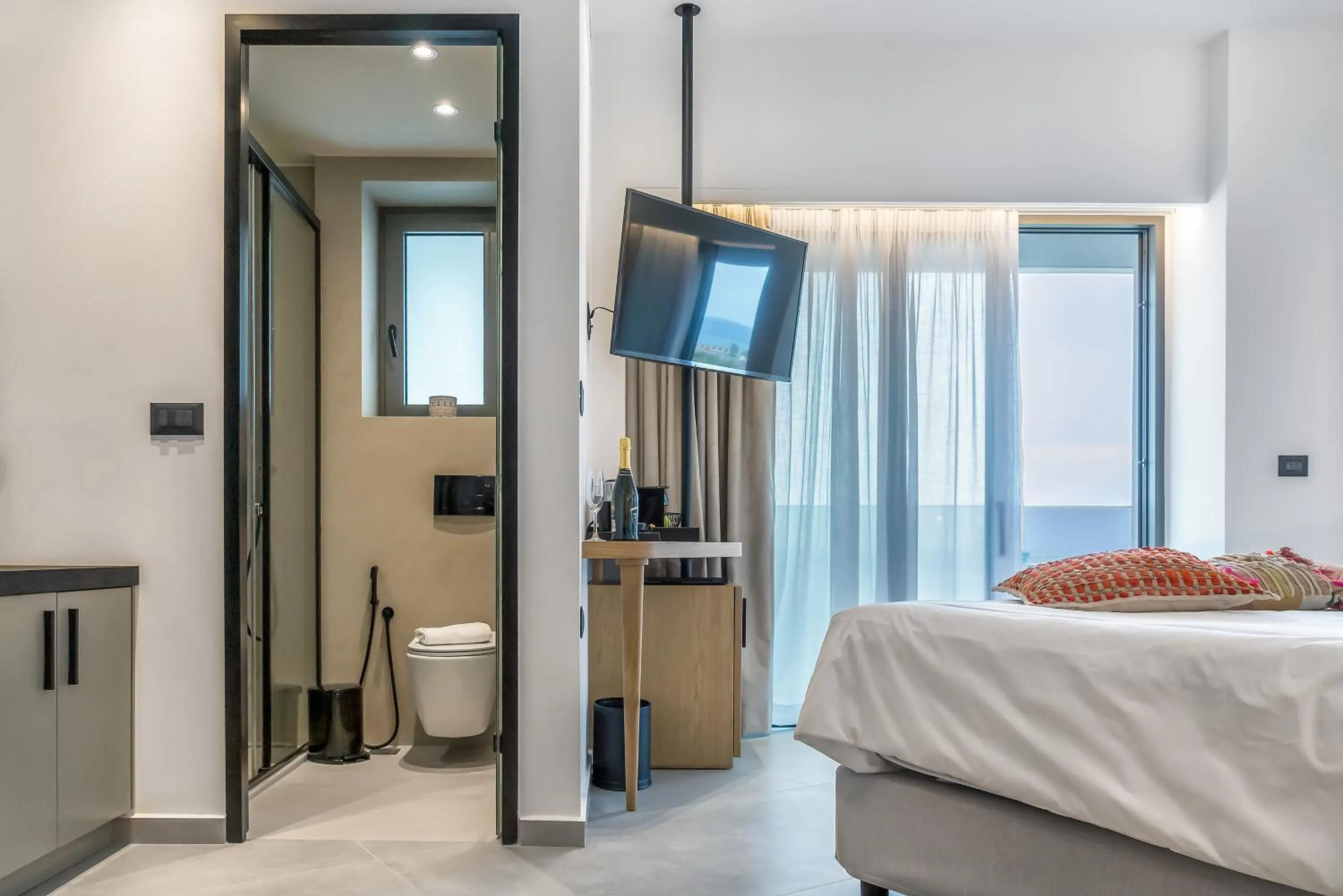 Photo of the whole room, Bed in SAVUS Boutique Hotel