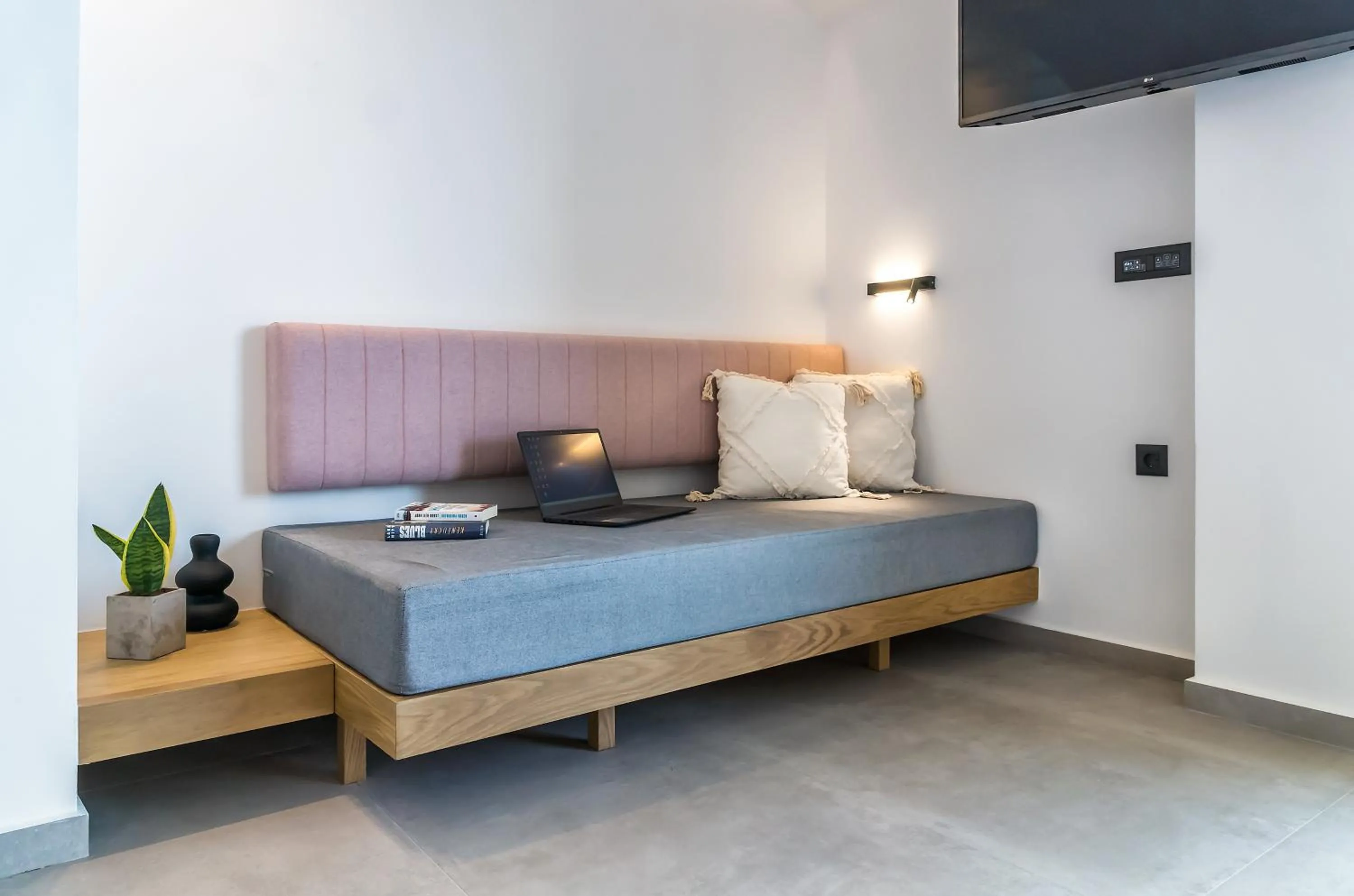 Bed in SAVUS Boutique Hotel