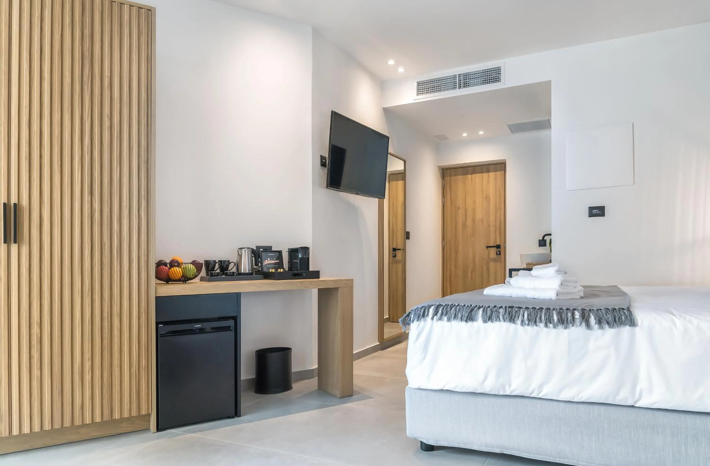 TV and multimedia, Bed in SAVUS Boutique Hotel