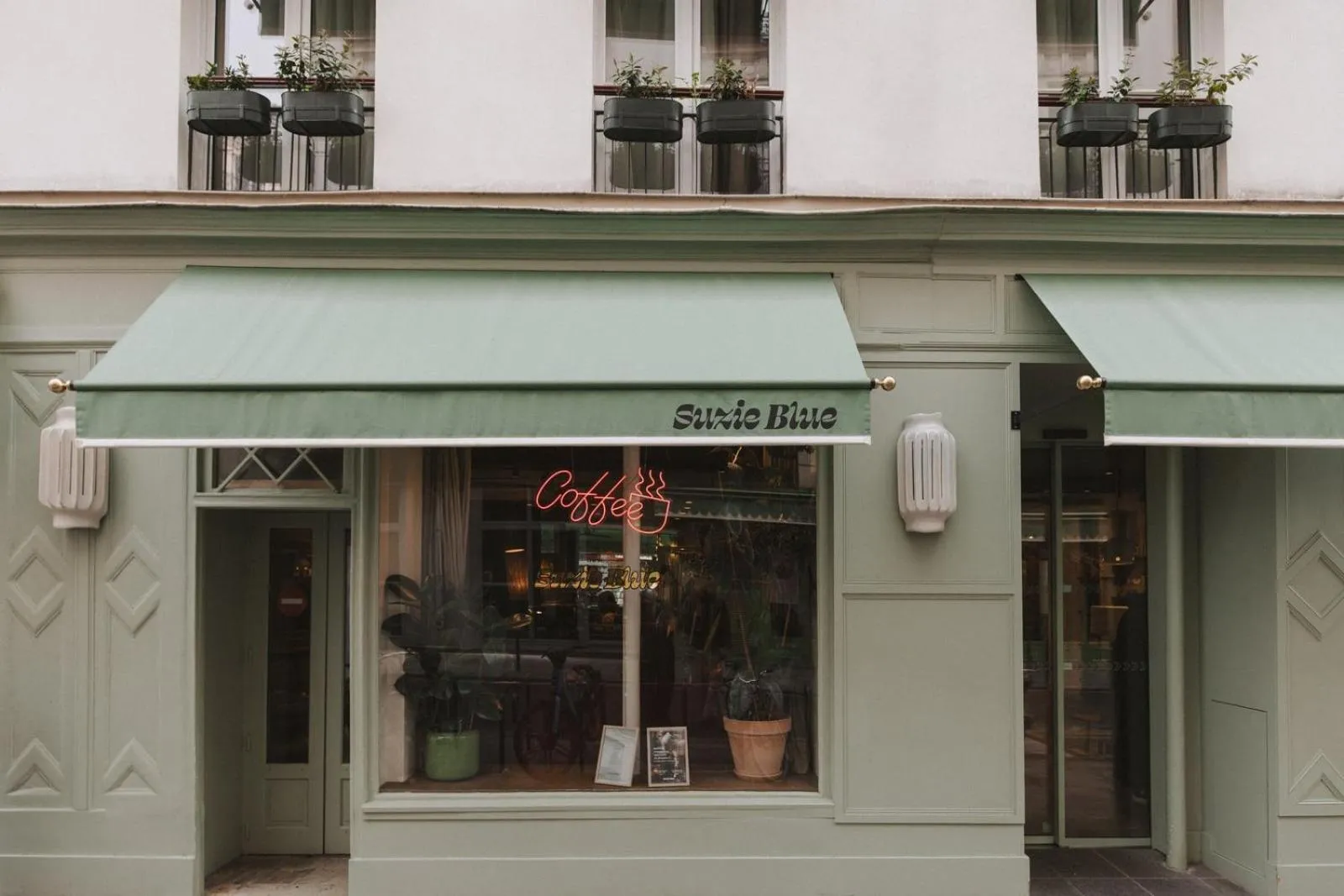 Facade/entrance in Hôtel Suzie Blue