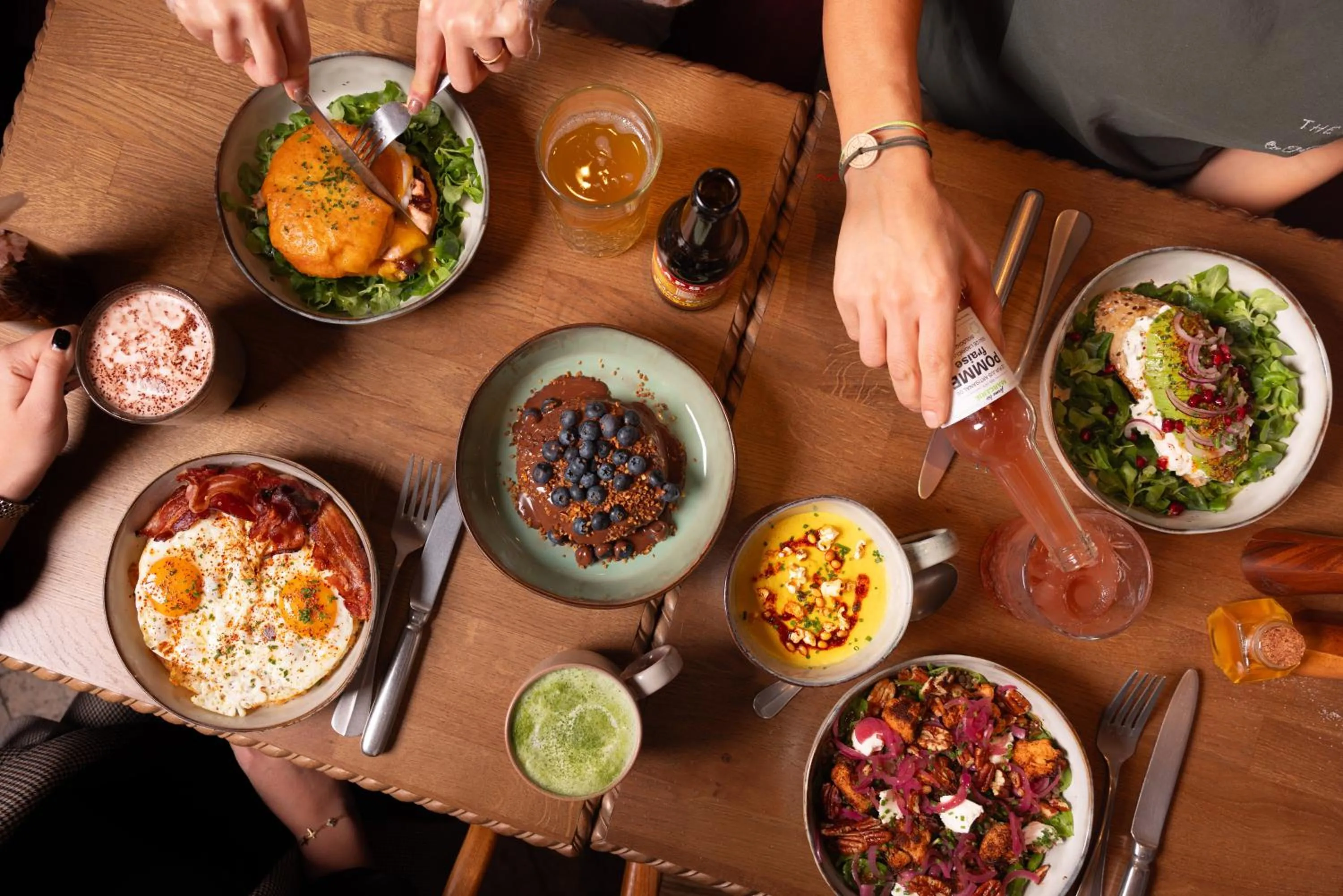 Restaurant/places to eat in Hôtel Suzie Blue