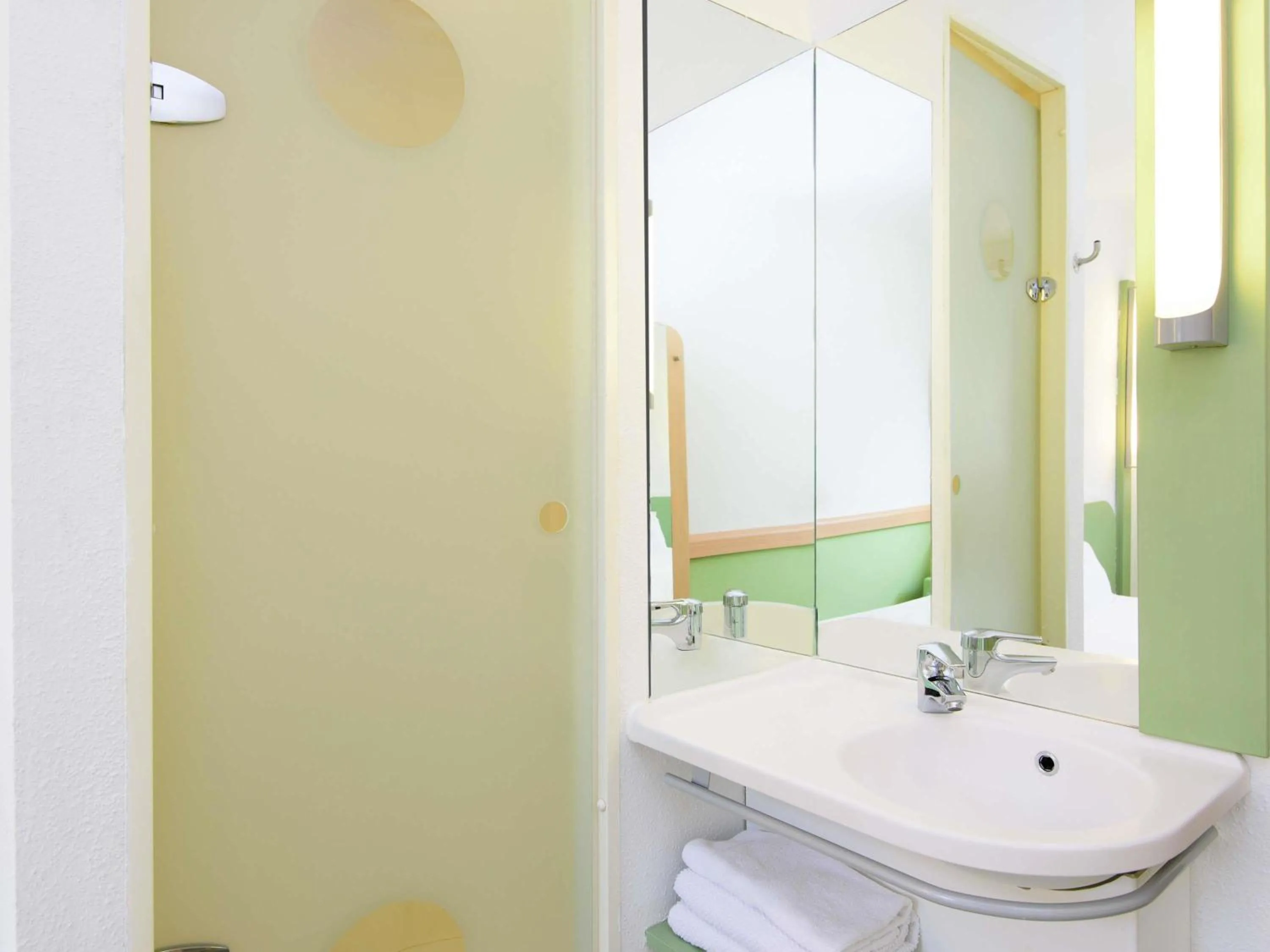 Bedroom in Ibis Budget Bilbao Arrigorriaga