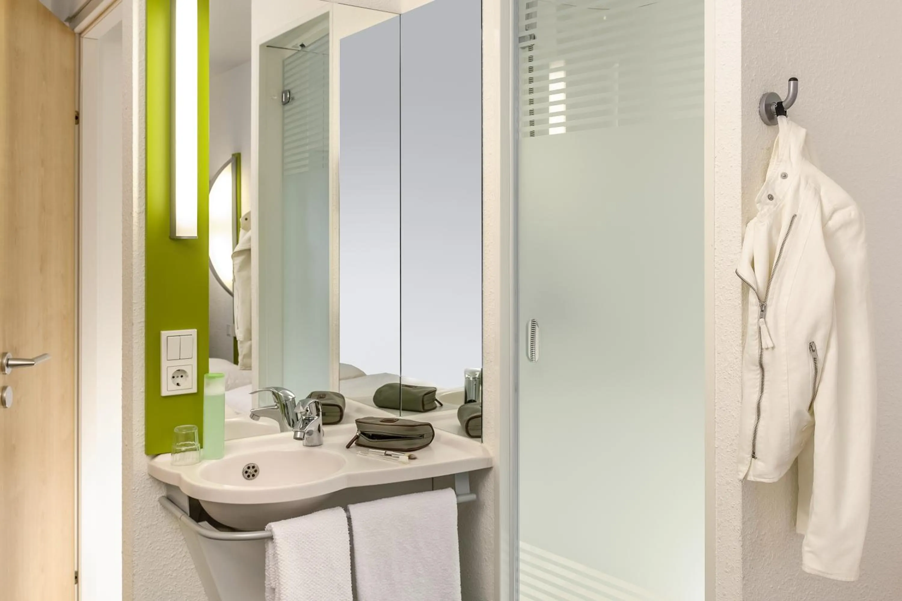 Shower in Ibis Budget Bilbao Arrigorriaga