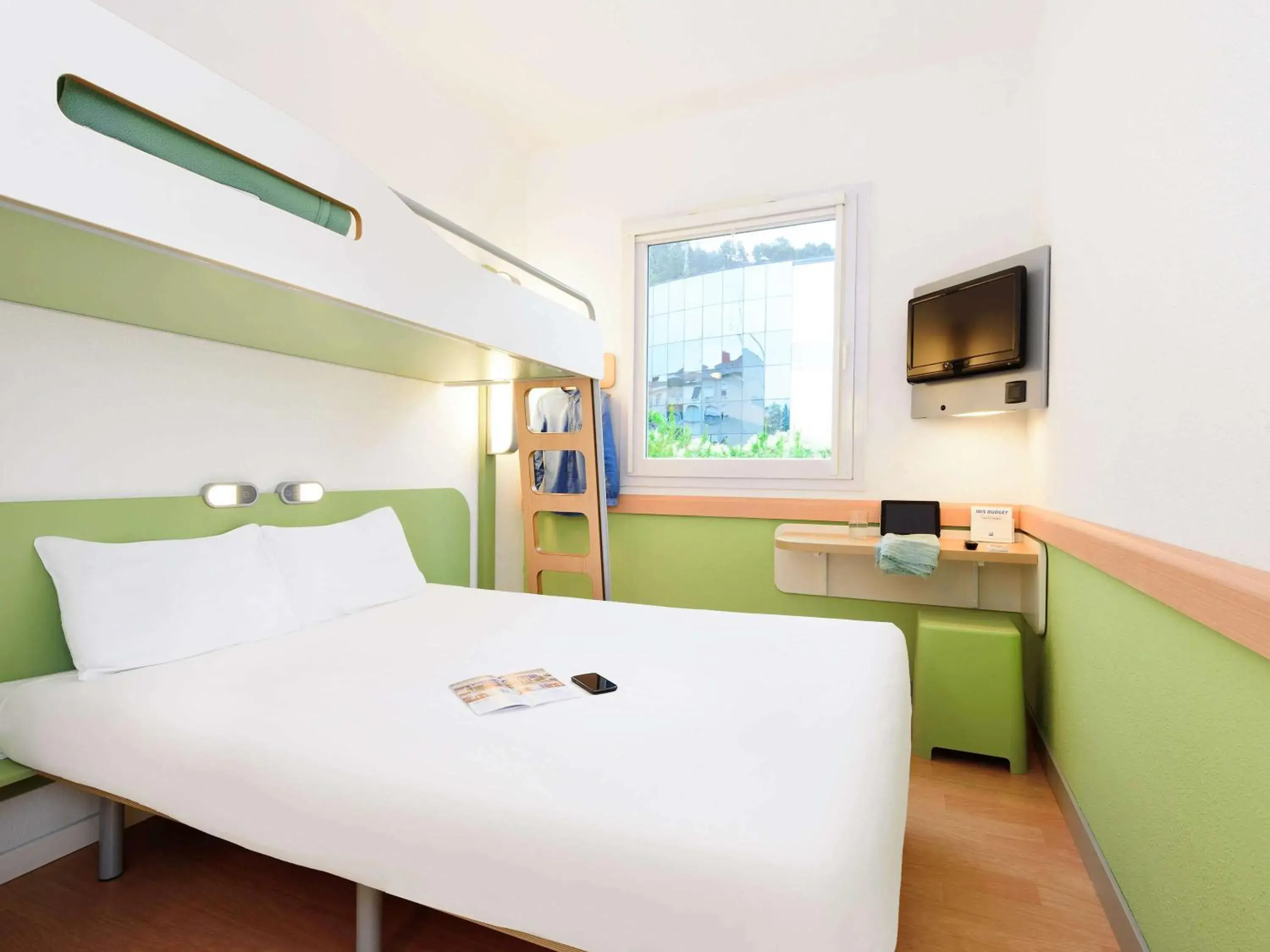 Photo of the whole room, Bed in Ibis Budget Bilbao Arrigorriaga Photo of the whole room, Bed in Ibis Budget Bilbao Arrigorriaga