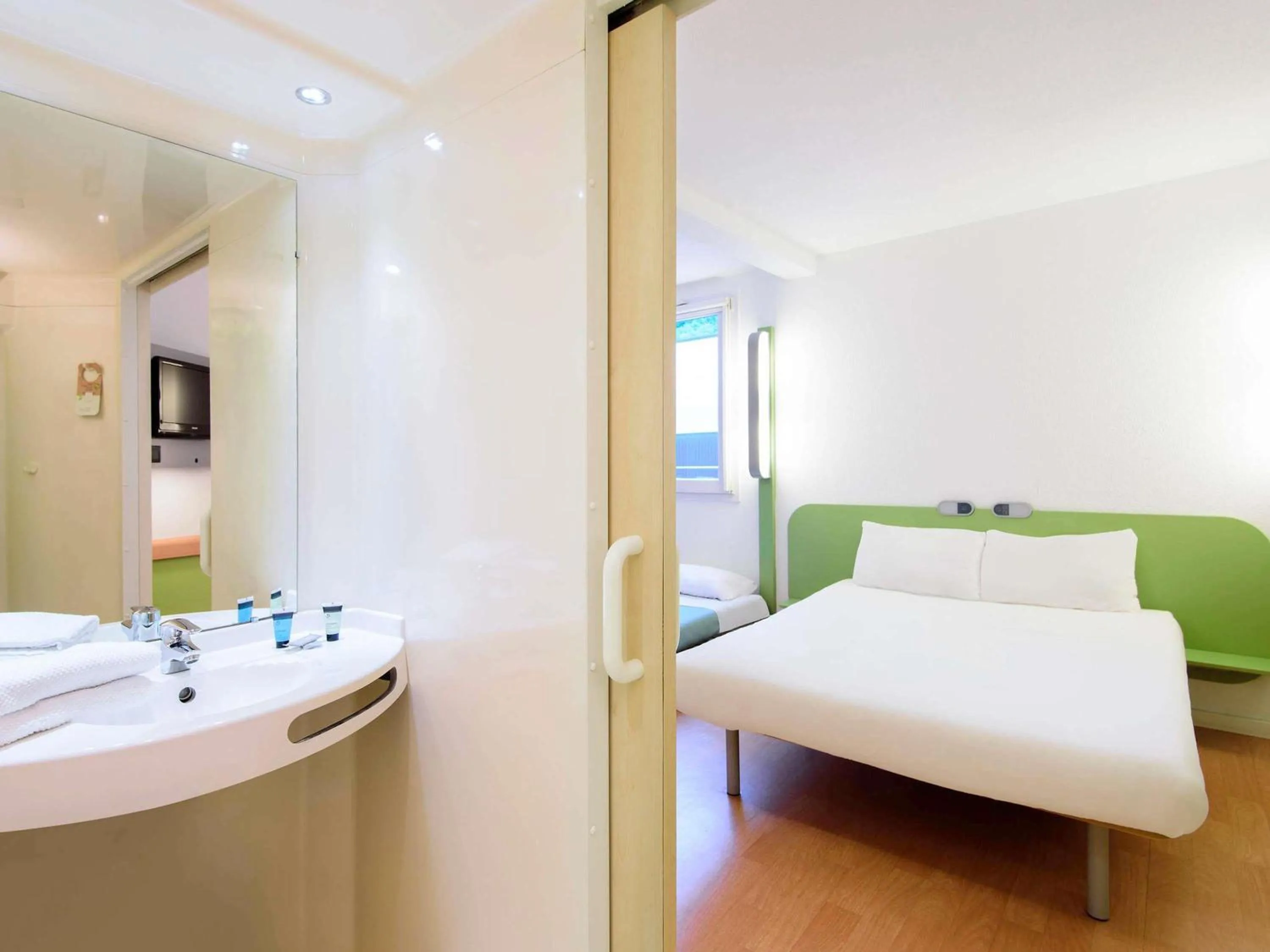 Bedroom, Bed in Ibis Budget Bilbao Arrigorriaga