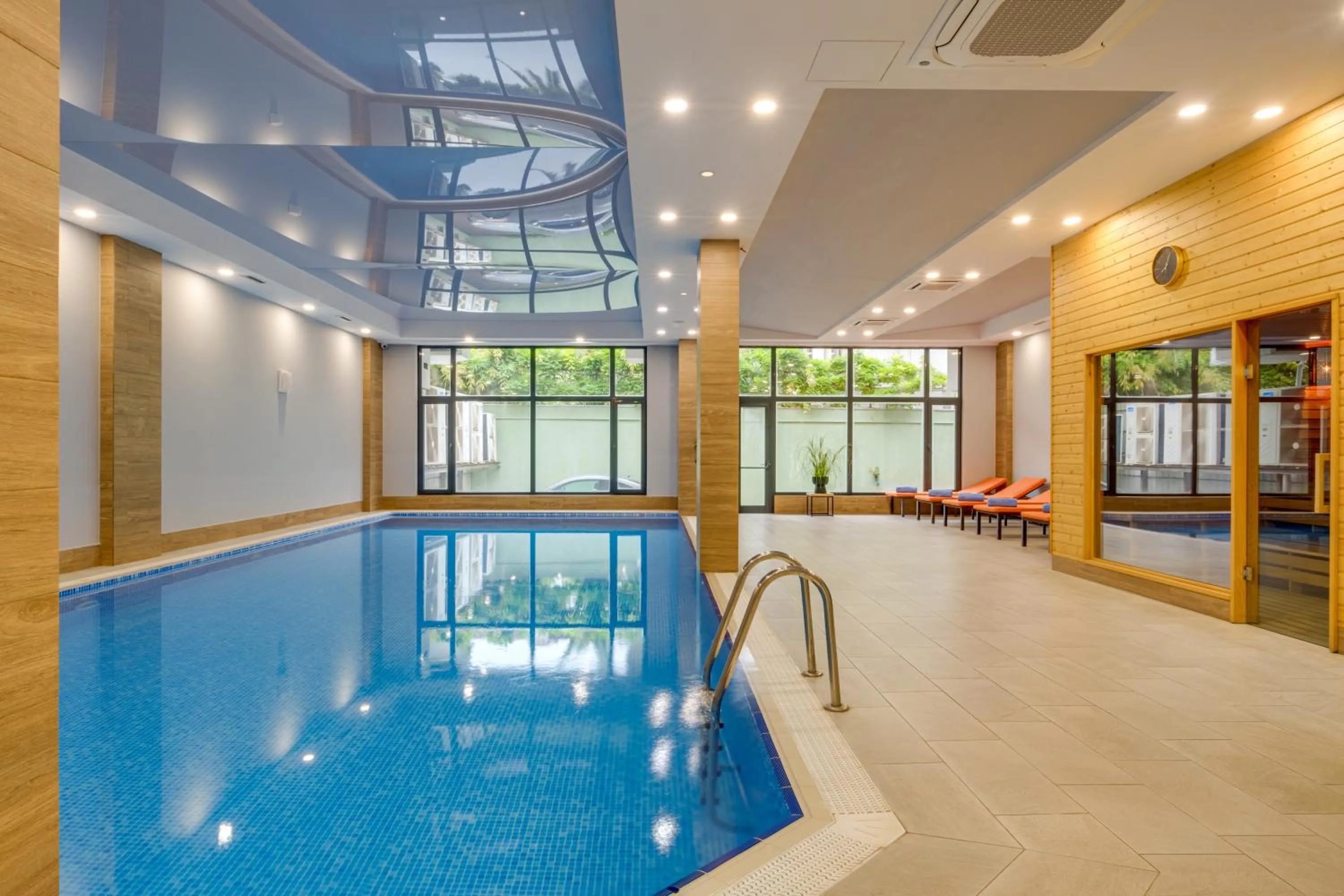 Swimming pool in Hotel Salvador