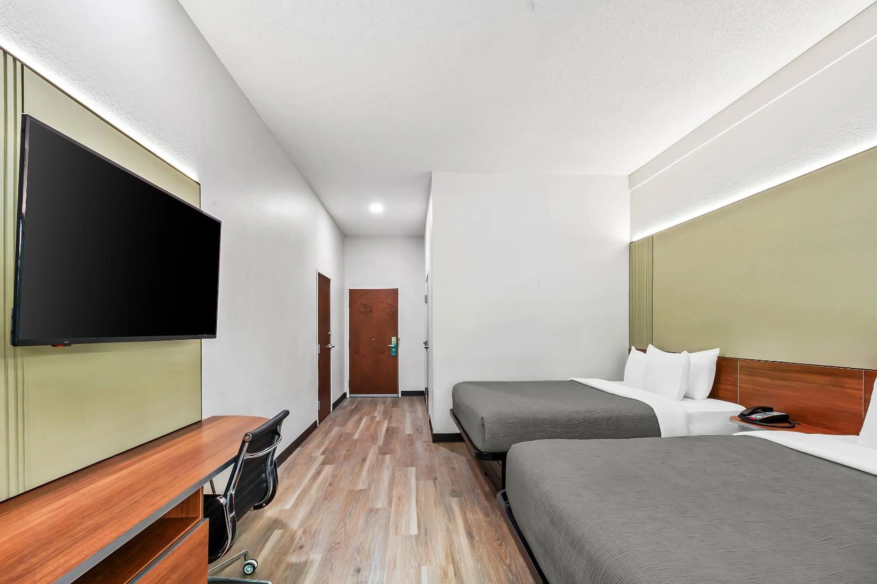 Bed in Quality Inn & Suites