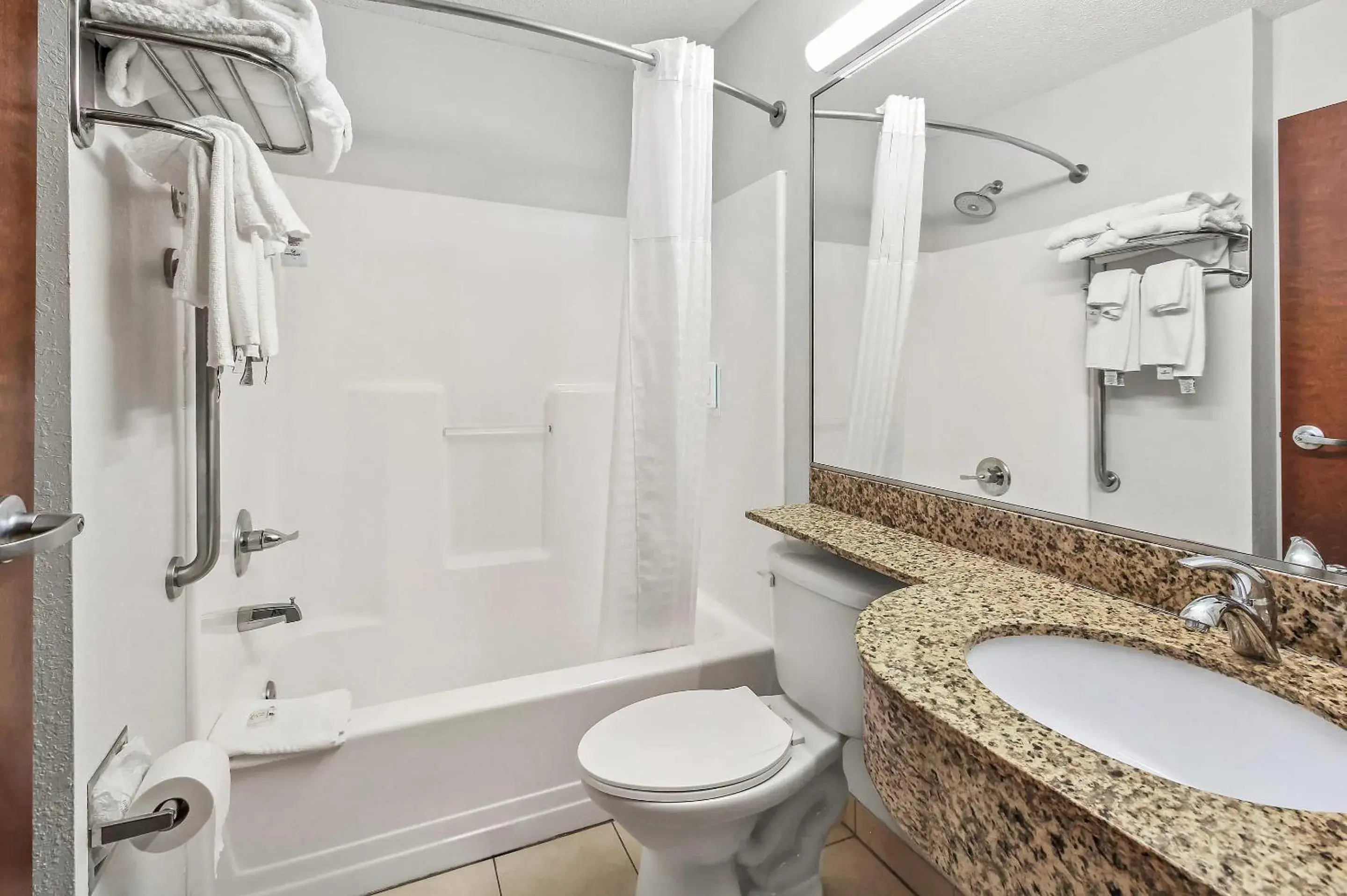 Bedroom in Quality Inn & Suites Bedroom in Quality Inn & Suites