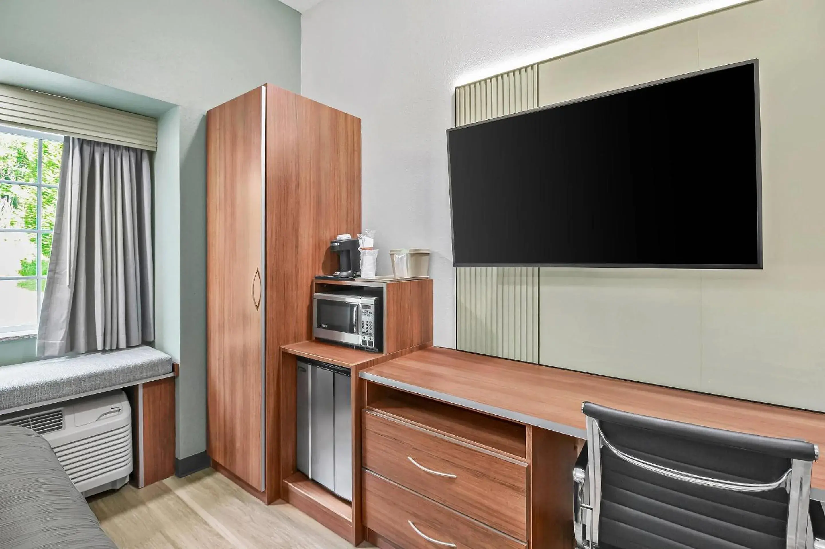 Bedroom in Quality Inn & Suites Bedroom in Quality Inn & Suites