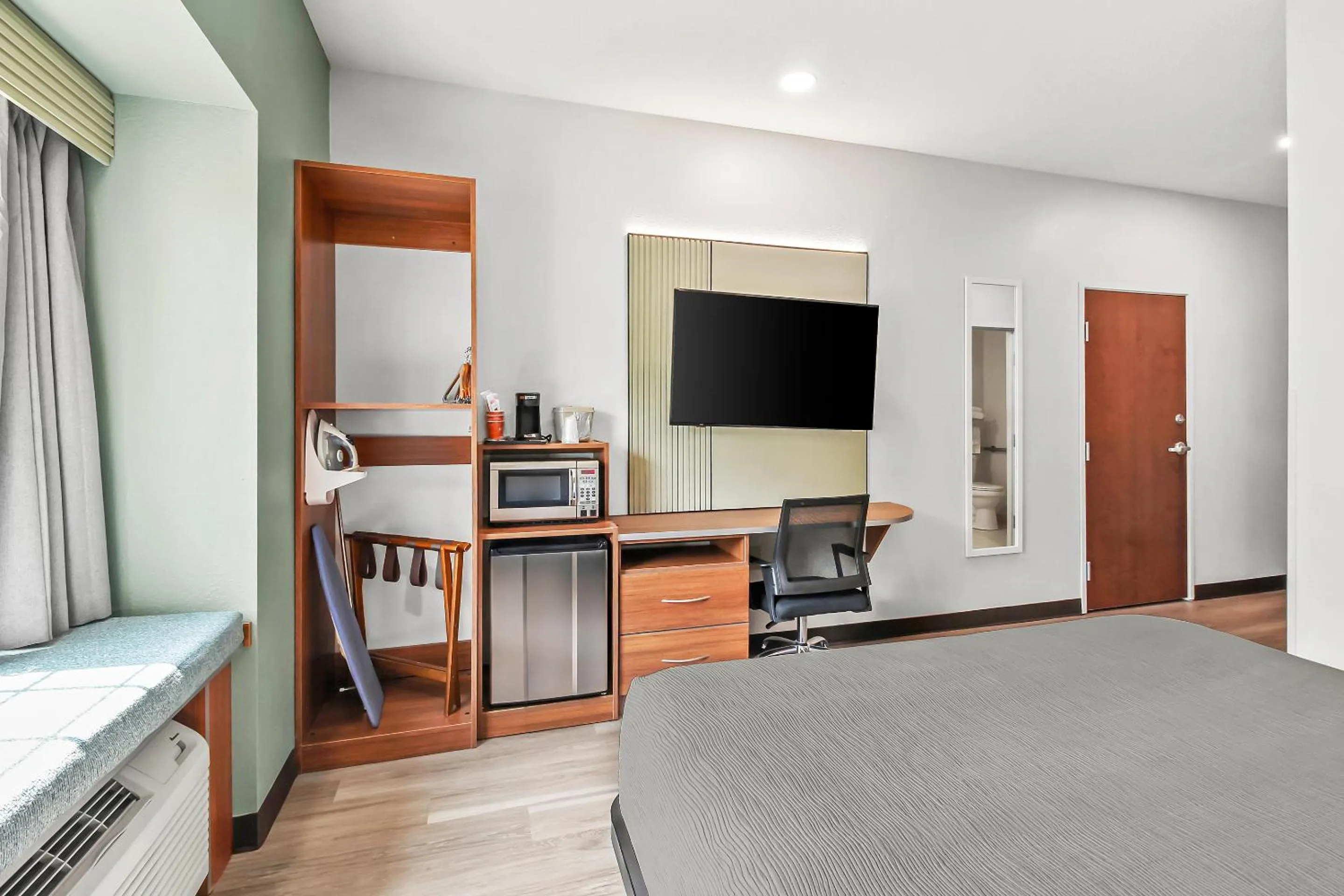 Bed in Quality Inn & Suites