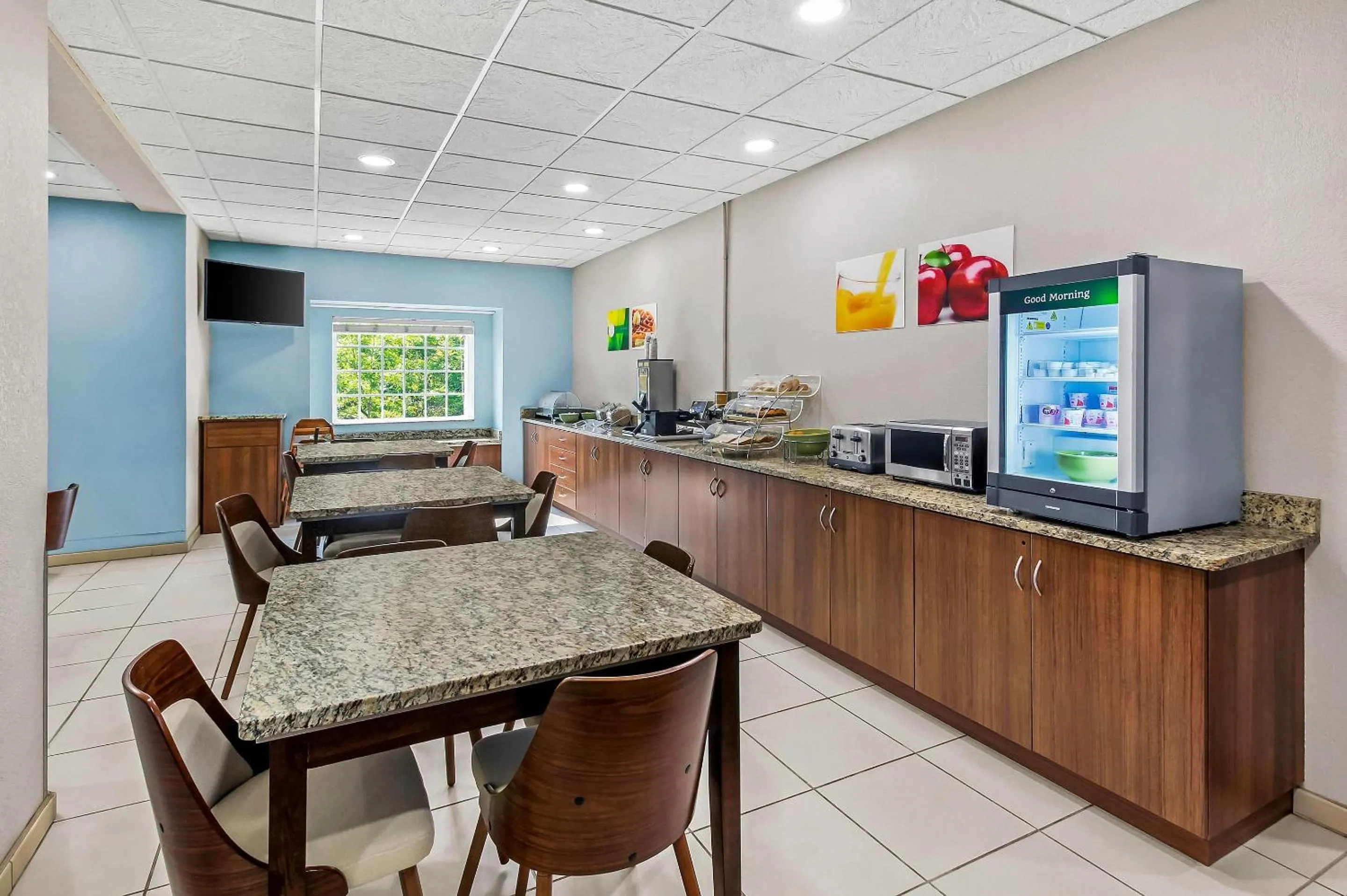 Breakfast in Quality Inn & Suites