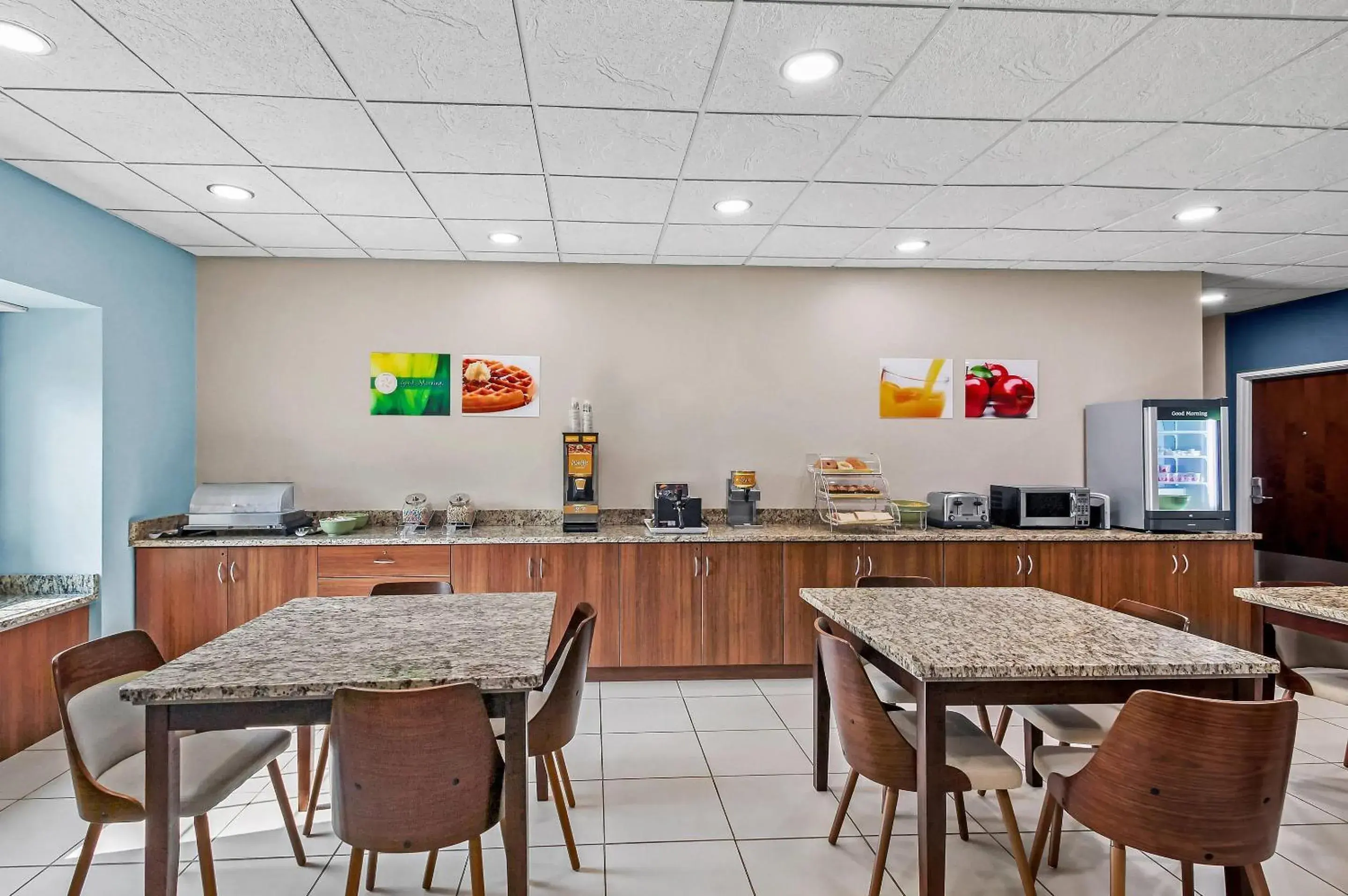 Breakfast in Quality Inn & Suites Breakfast in Quality Inn & Suites