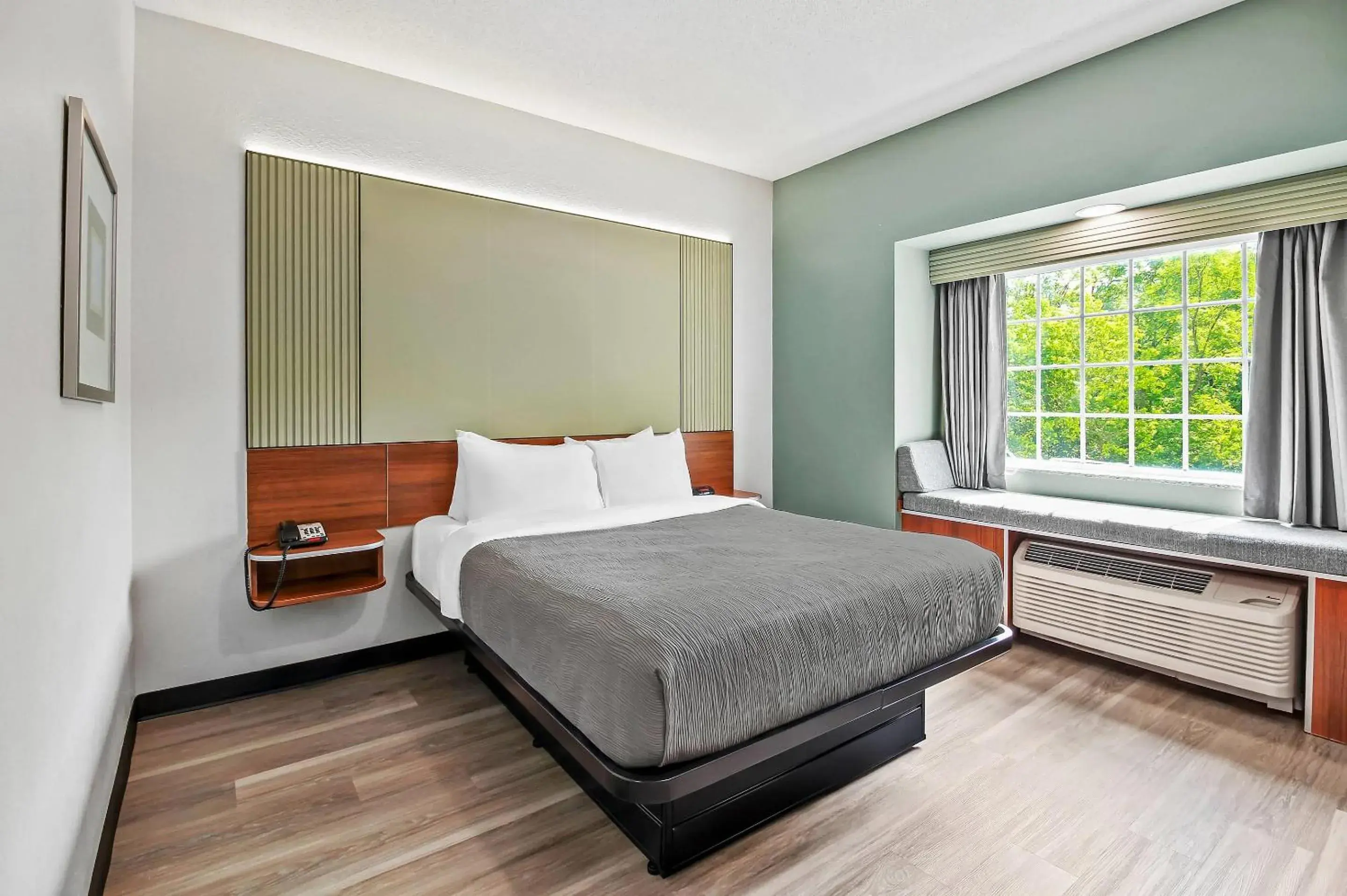 Bedroom, Bed in Quality Inn & Suites Bedroom, Bed in Quality Inn & Suites