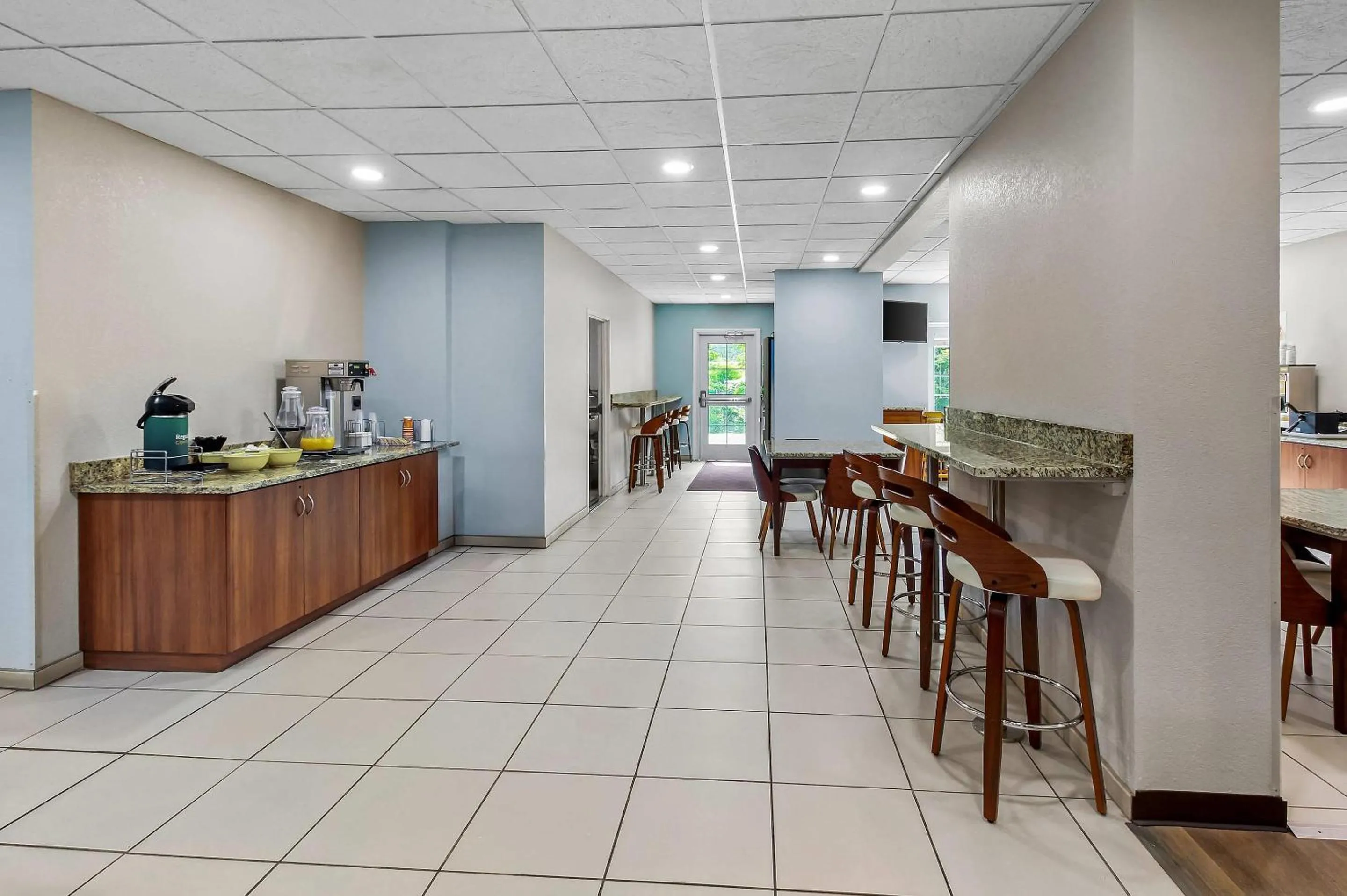 Breakfast in Quality Inn & Suites