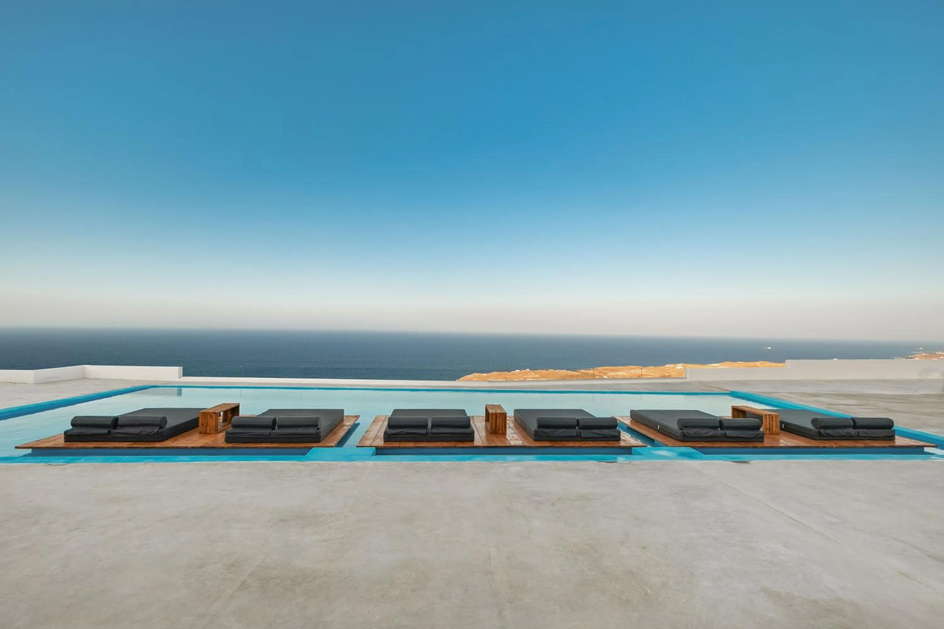 Swimming pool in Oyster Luxury Suites