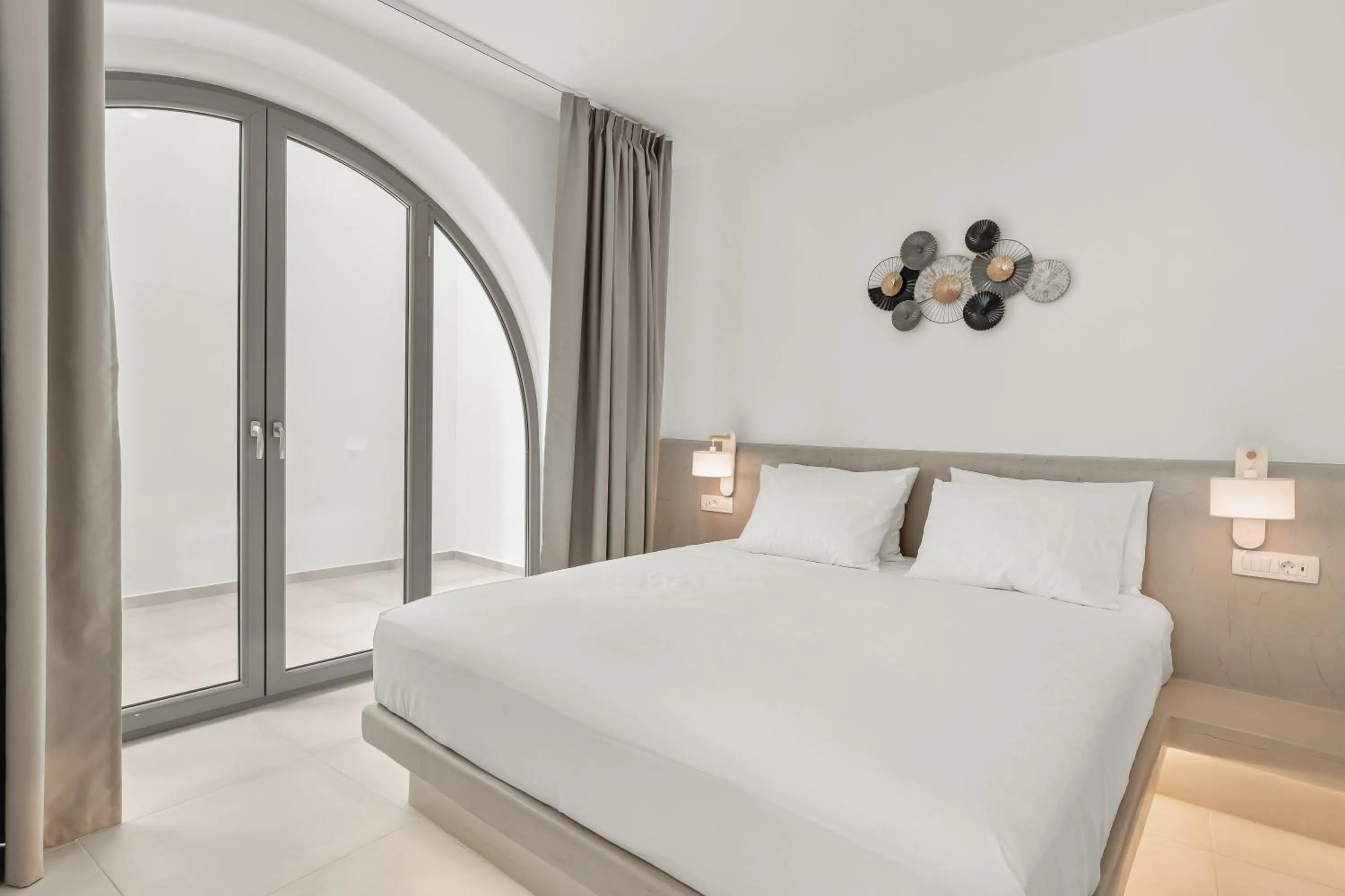 Bedroom, Bed in Oyster Luxury Suites