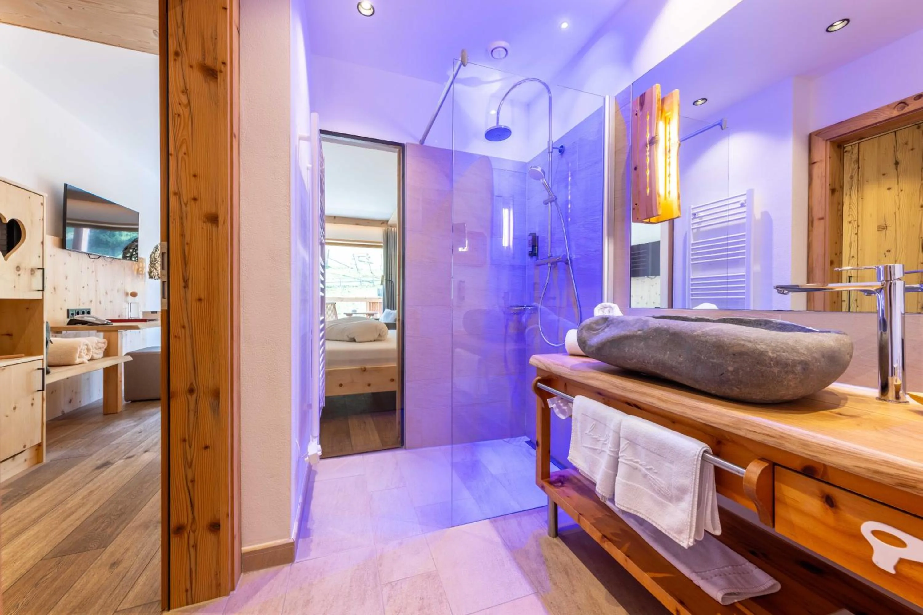 Bathroom, Bed in Natur- und Wellnesshotel Höflehner