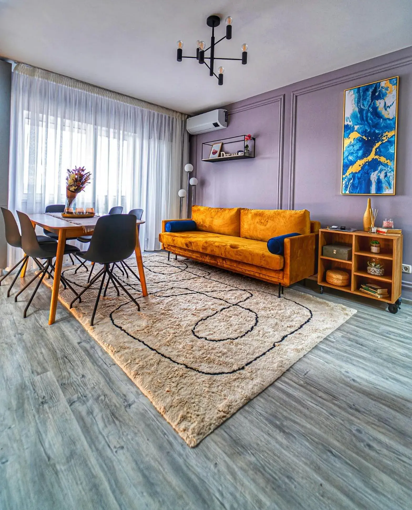 Delux Suite - Apartament 100 de m2 cu 3 camere și parcare gratuită, lângă Arena Mall in Centrul Bacău Delux Suite - Apartament 100 de m2 cu 3 camere și parcare gratuită, lângă Arena Mall in Centrul Bacău