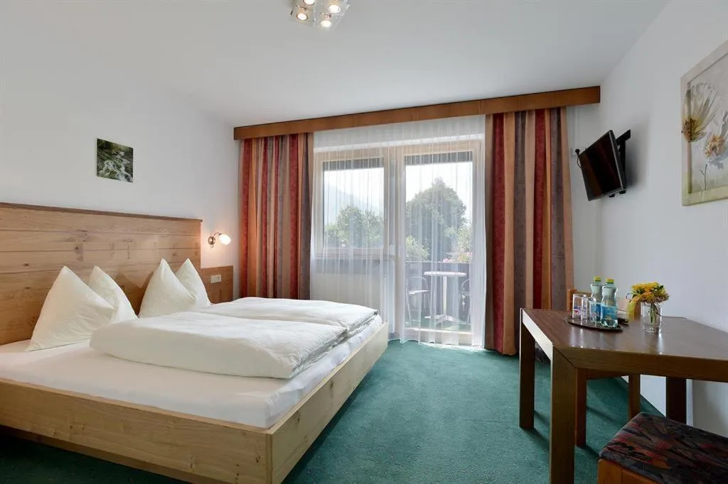 Photo of the whole room, Bed in Apart Kofler's Panorama-Zillertal
