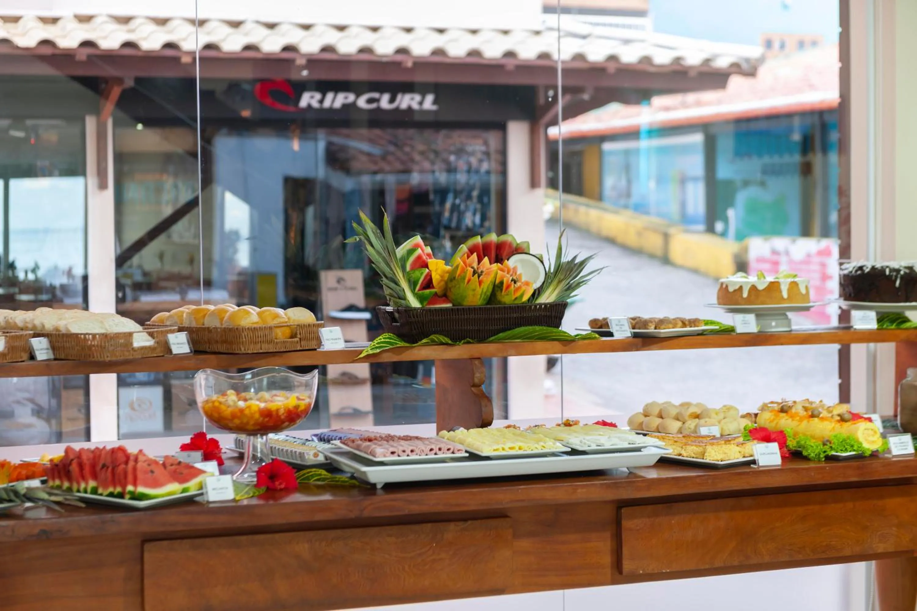 Buffet breakfast in Pousada Bahia Bacana