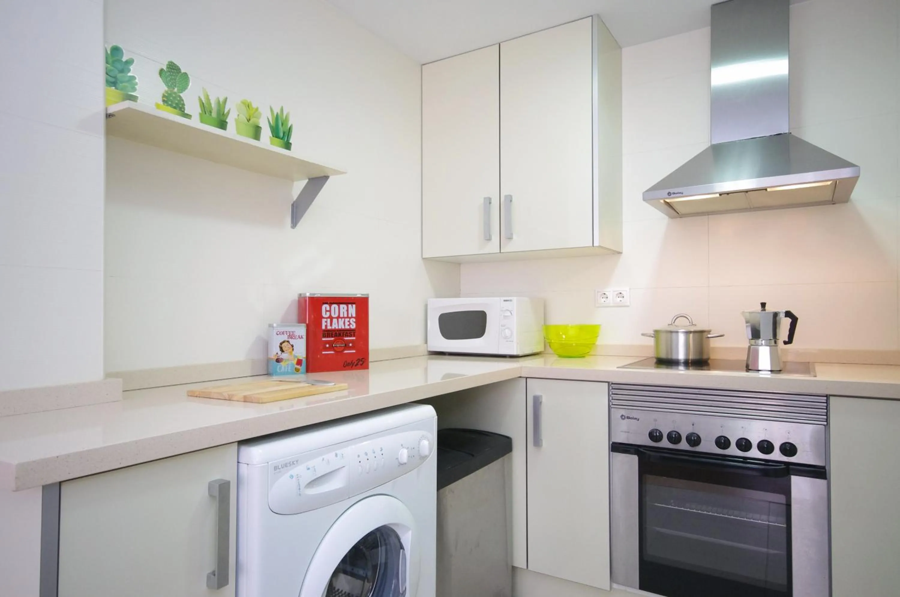Kitchen or kitchenette in Apartamentos Port
