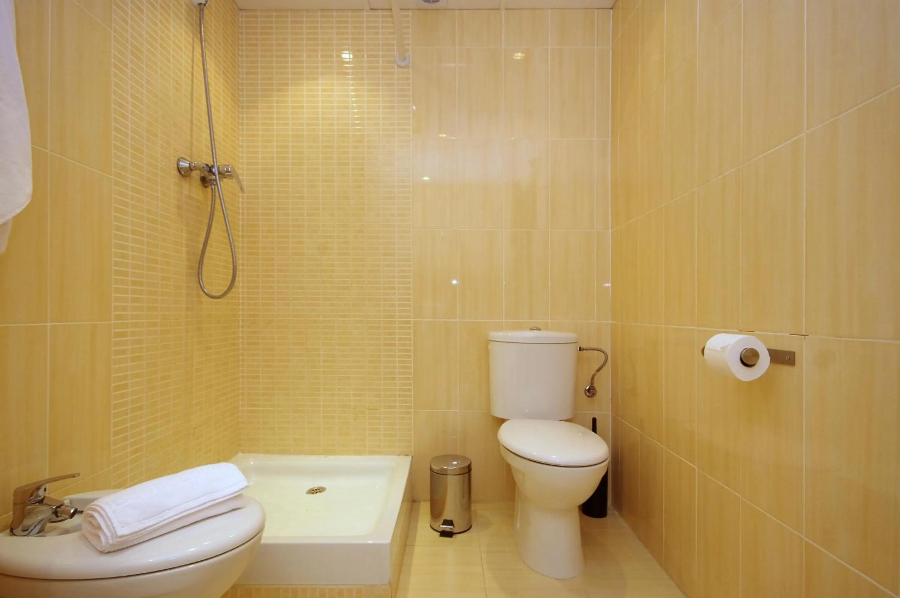 Bathroom in Apartamentos Port