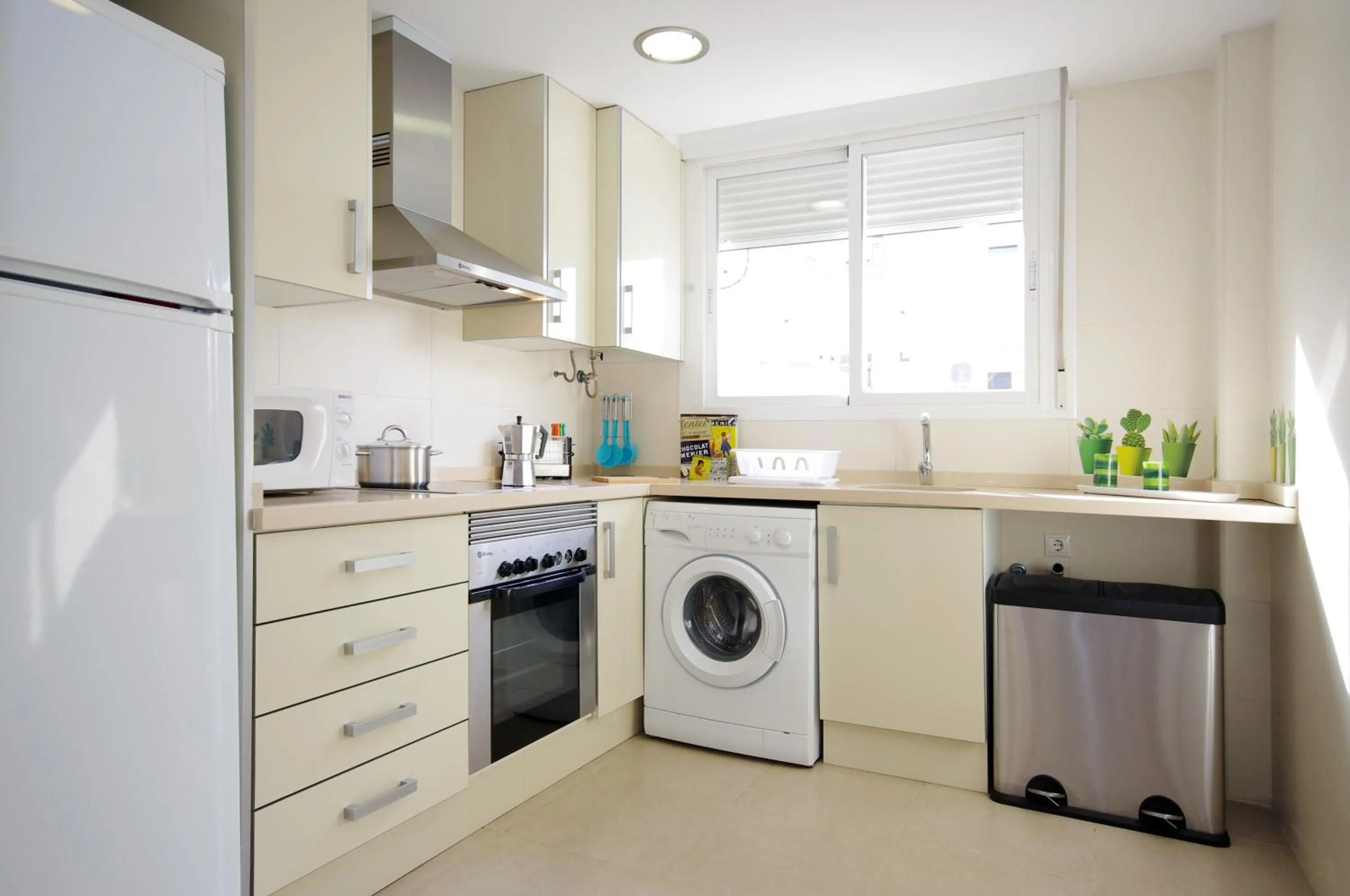 Kitchen or kitchenette in Apartamentos Port