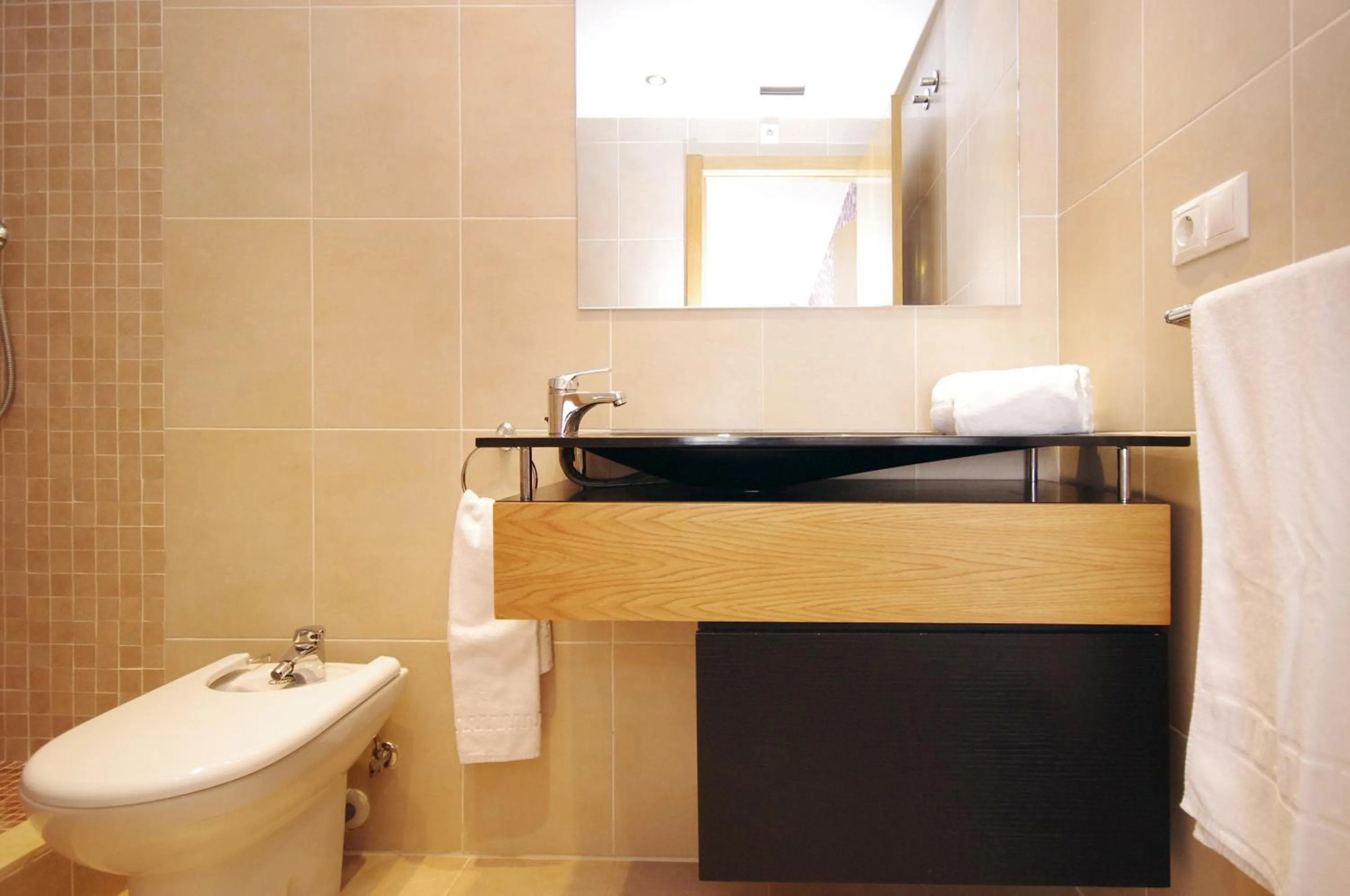 Bathroom in Apartamentos Port