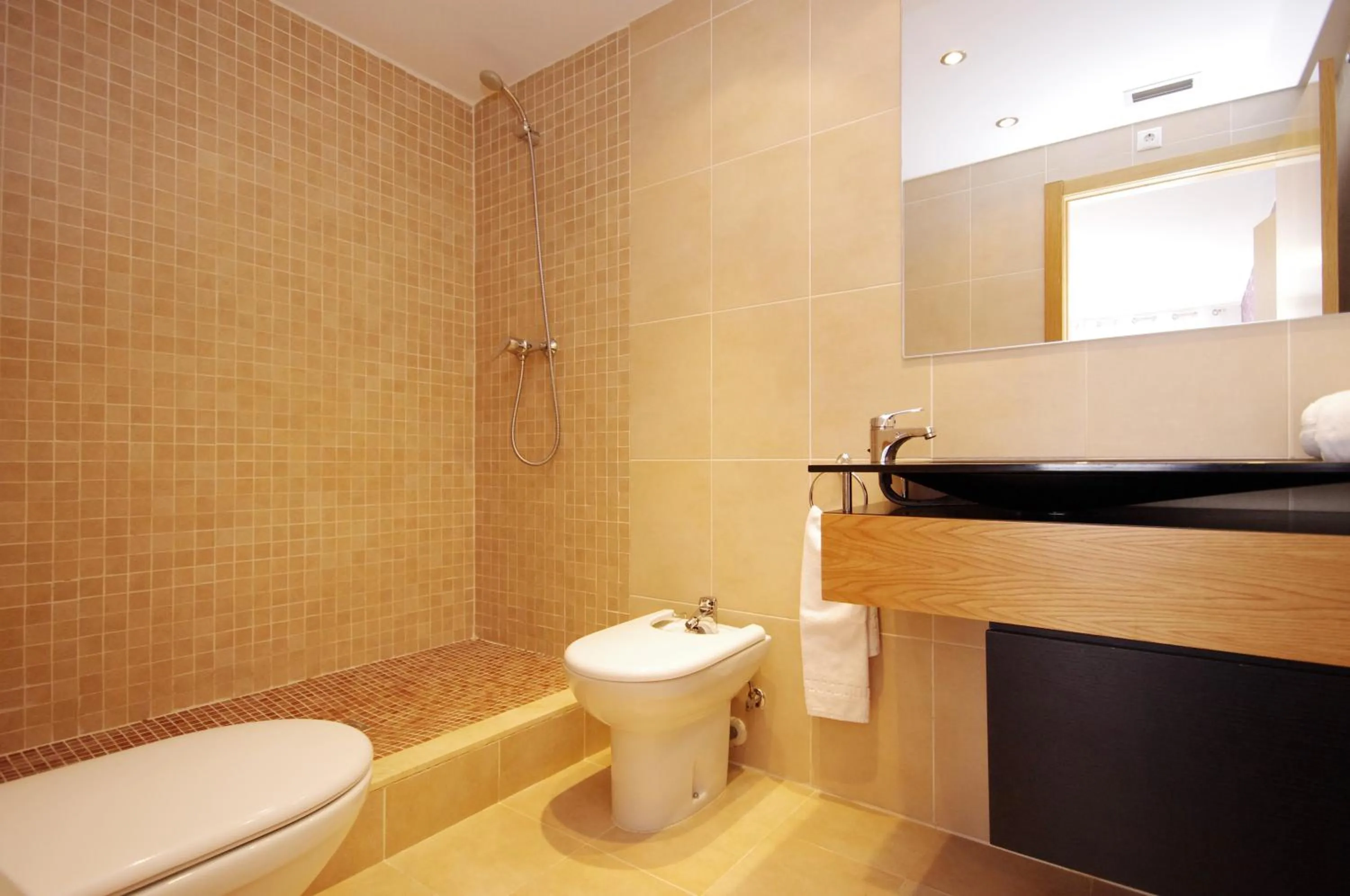 Bathroom in Apartamentos Port