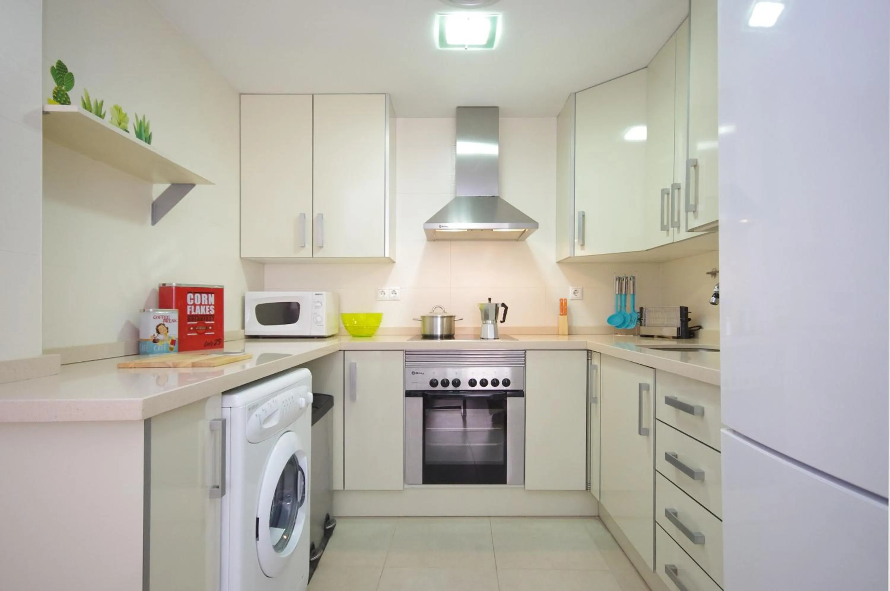 Kitchen or kitchenette in Apartamentos Port