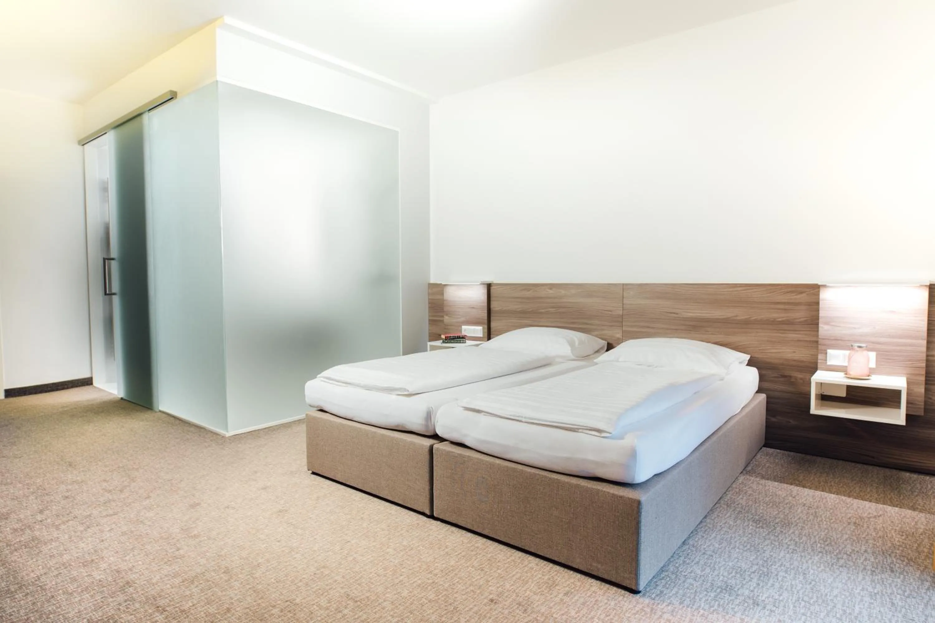 Photo of the whole room, Bed in Simon - Hotel & Café