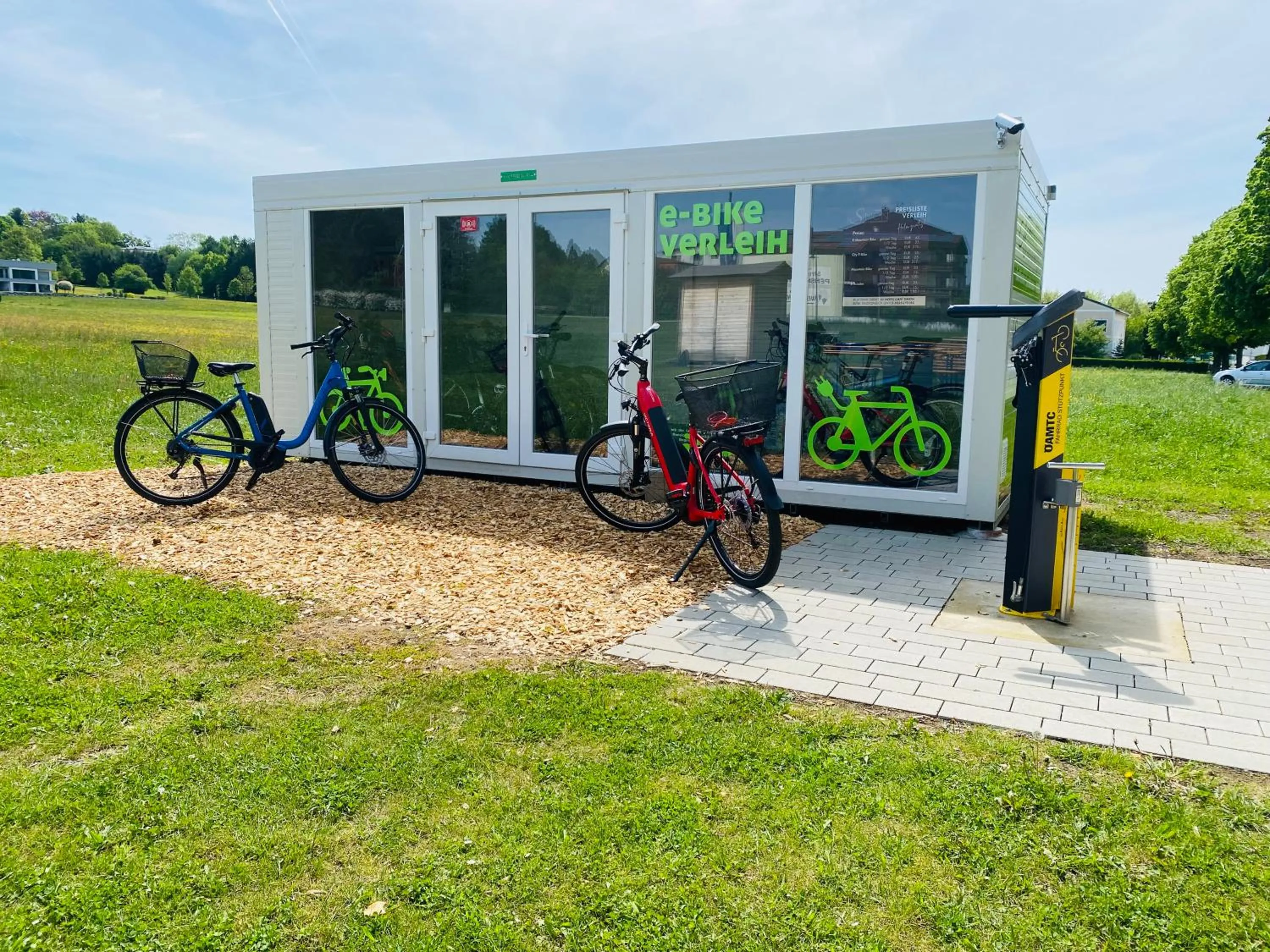 Cycling in Simon - Hotel & Café