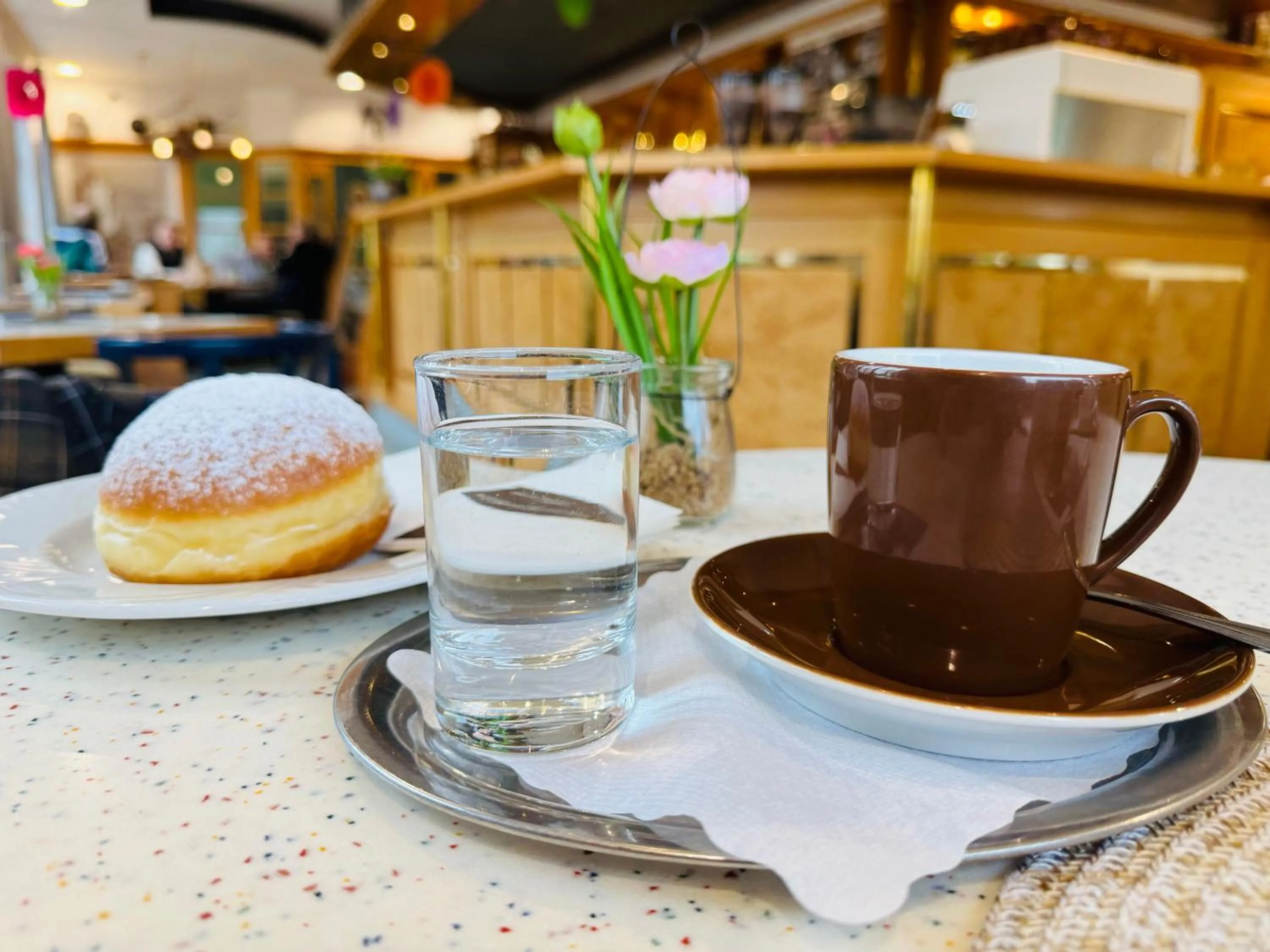 Food in Simon - Hotel & Café