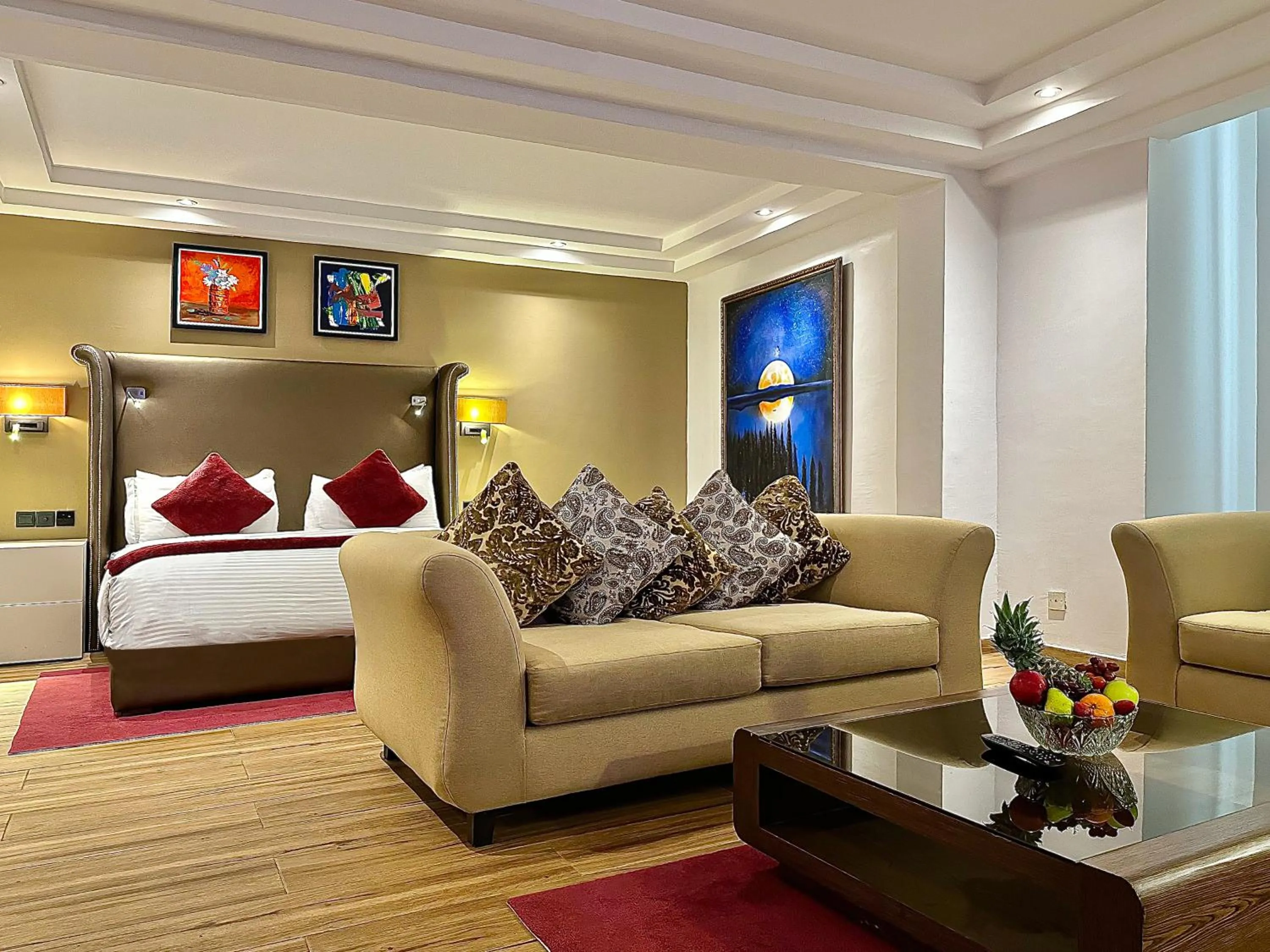 Bedroom, Bed in Victoria Crown Plaza Hotel