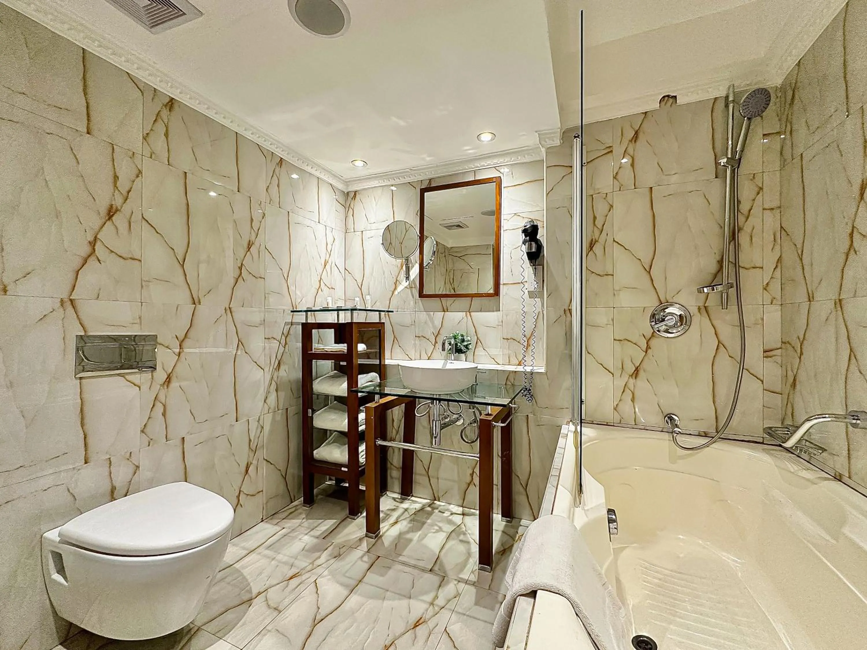 Bathroom in Victoria Crown Plaza Hotel