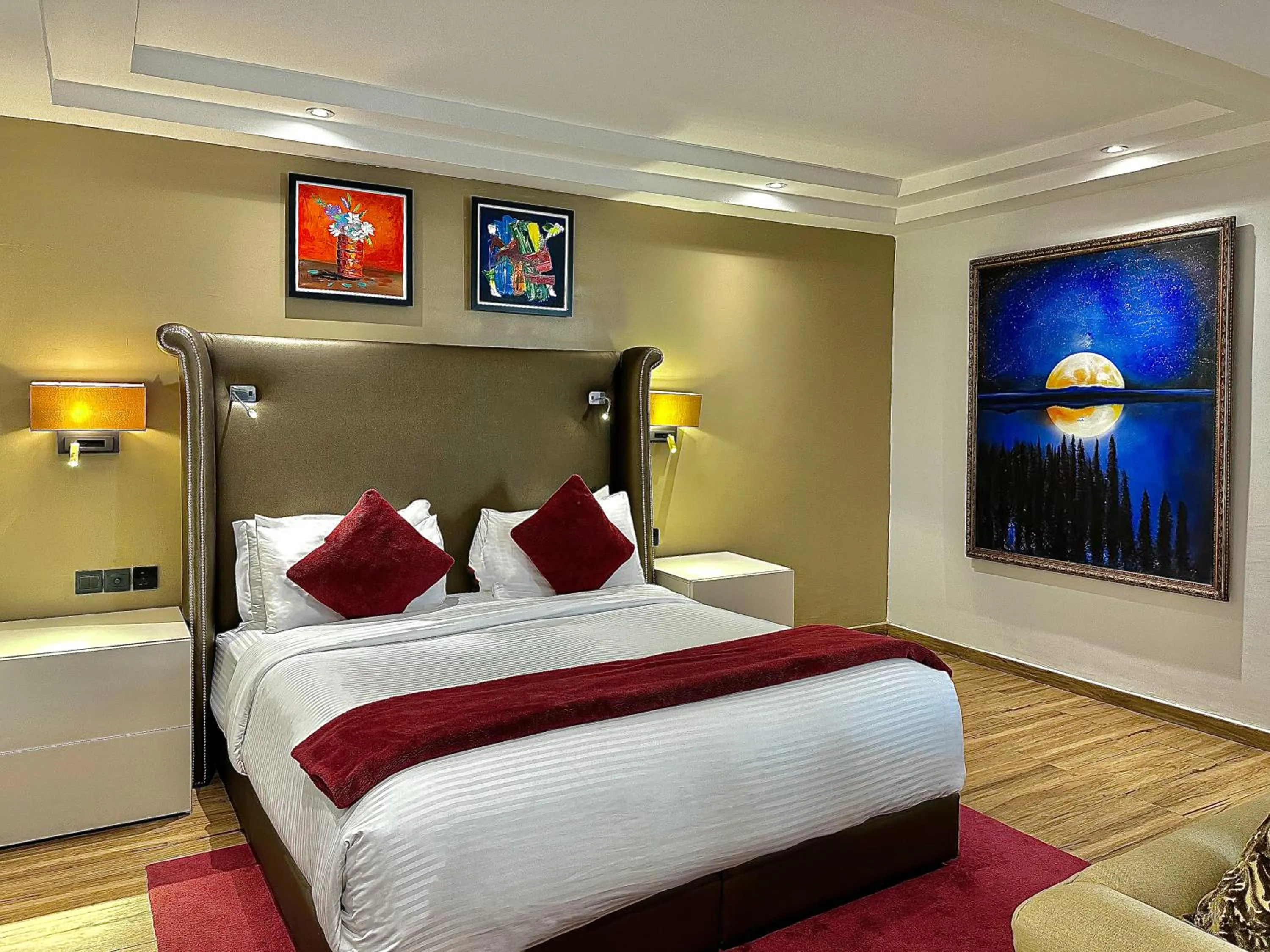 Bedroom, Bed in Victoria Crown Plaza Hotel